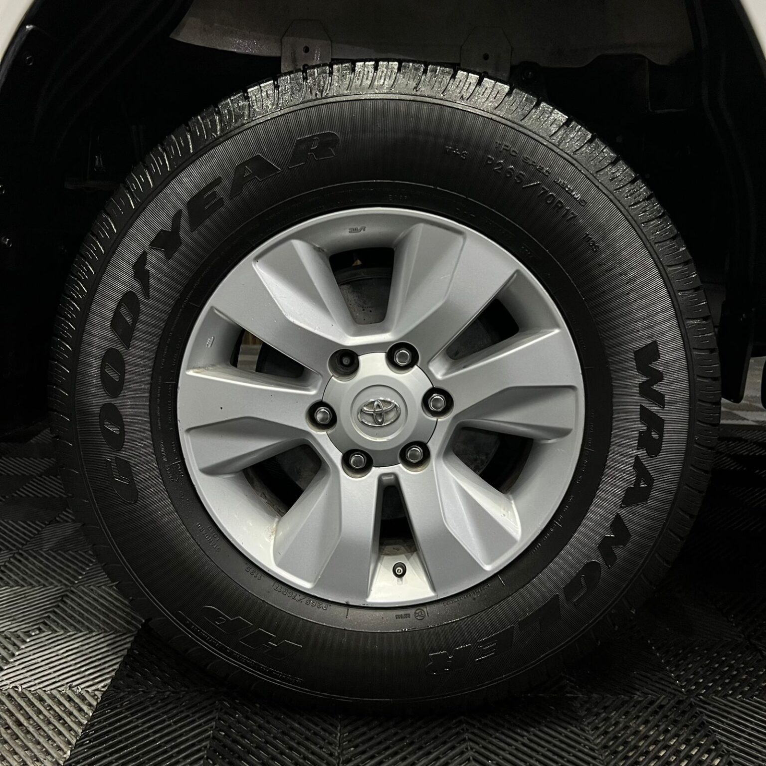 TOYOTA HILUX 2017 - Image 11