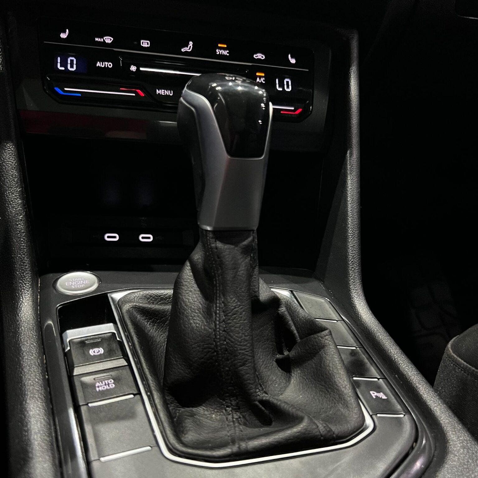 VOLKSWAGEN TIGUAN R LINE 2022 - Image 12