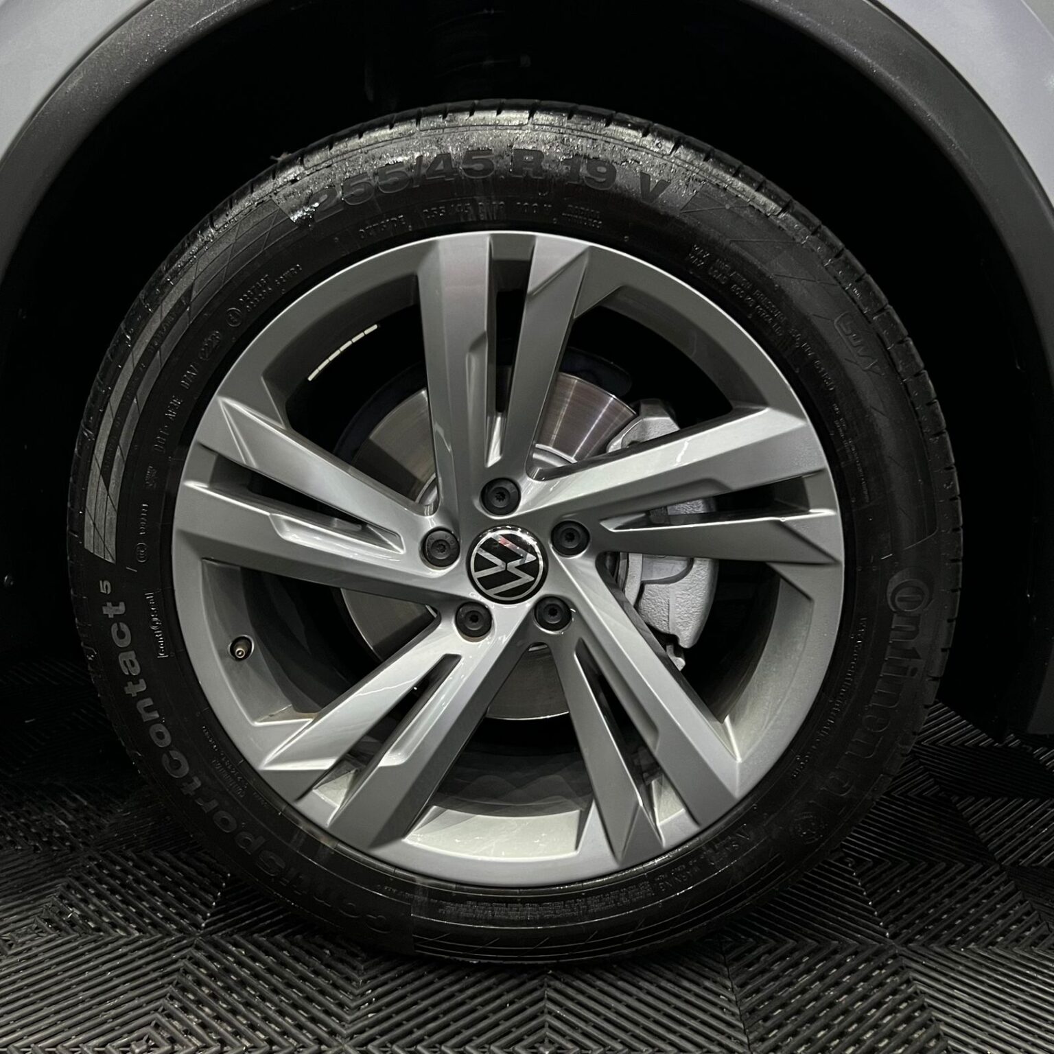 VOLKSWAGEN TIGUAN R LINE 2022 - Image 13