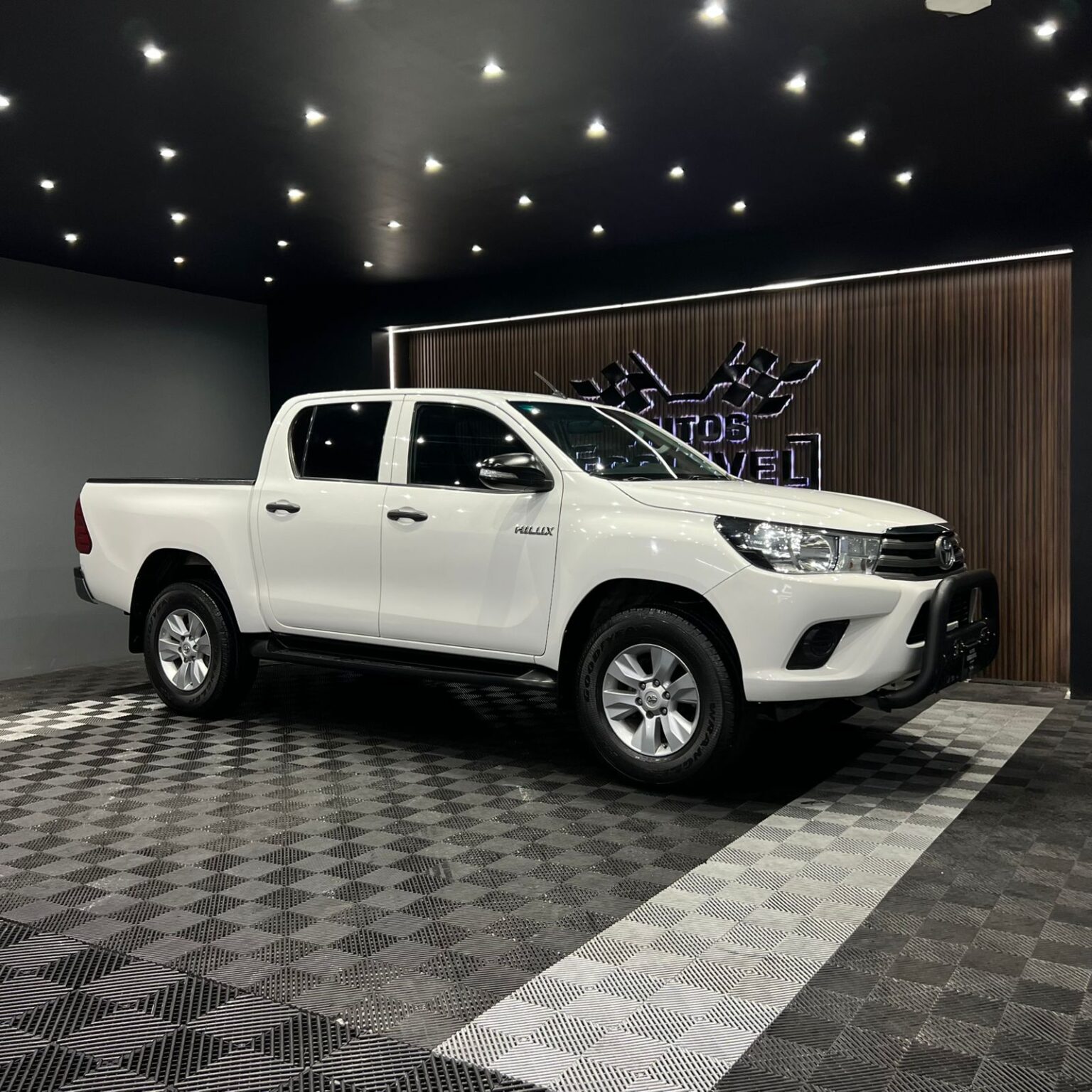 TOYOTA HILUX 2017 - Image 2