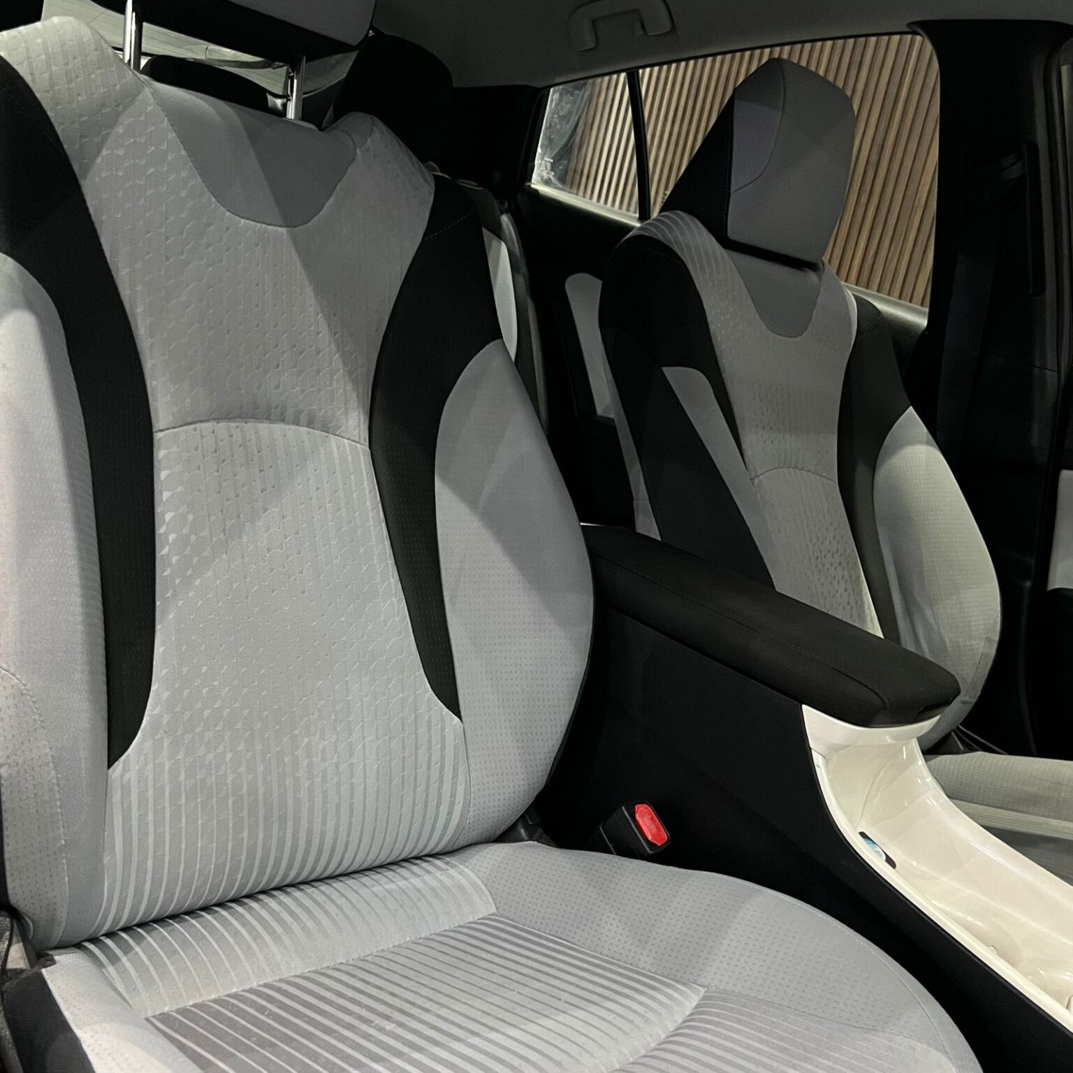 TOYOTA PRIUS 2018 - Image 9