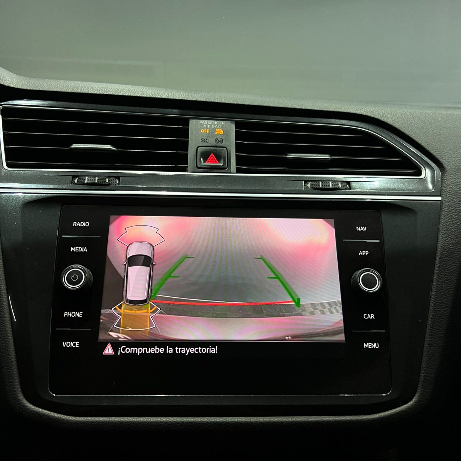 VOLKSWAGEN TIGUAN R LINE 2022 - Image 11