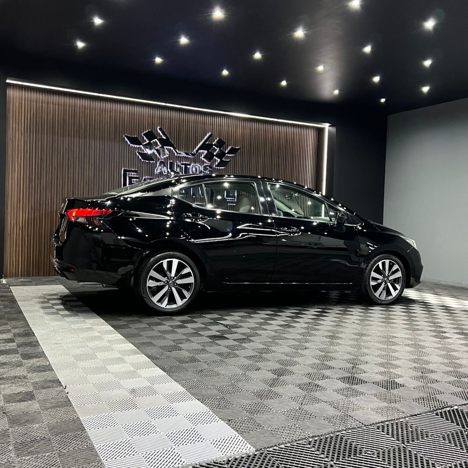 NISSAN VERSA PLATINUM 2020 - Image 3