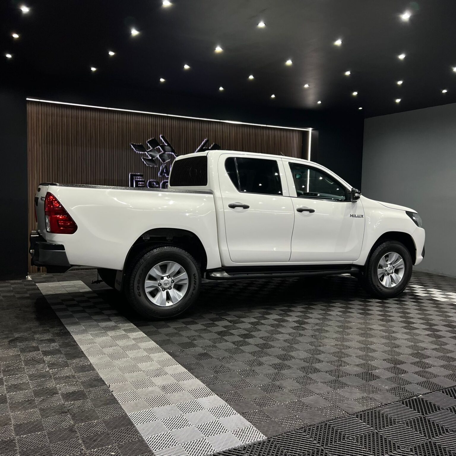 TOYOTA HILUX 2017 - Image 6