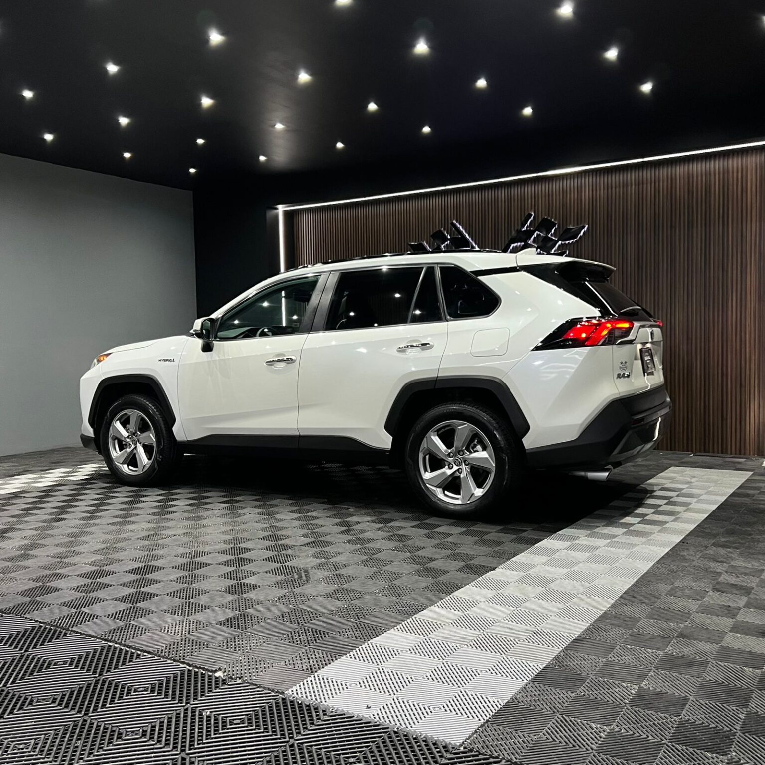 TOYOTA RAV4 LIMITED HYBRID 2021 - Image 4