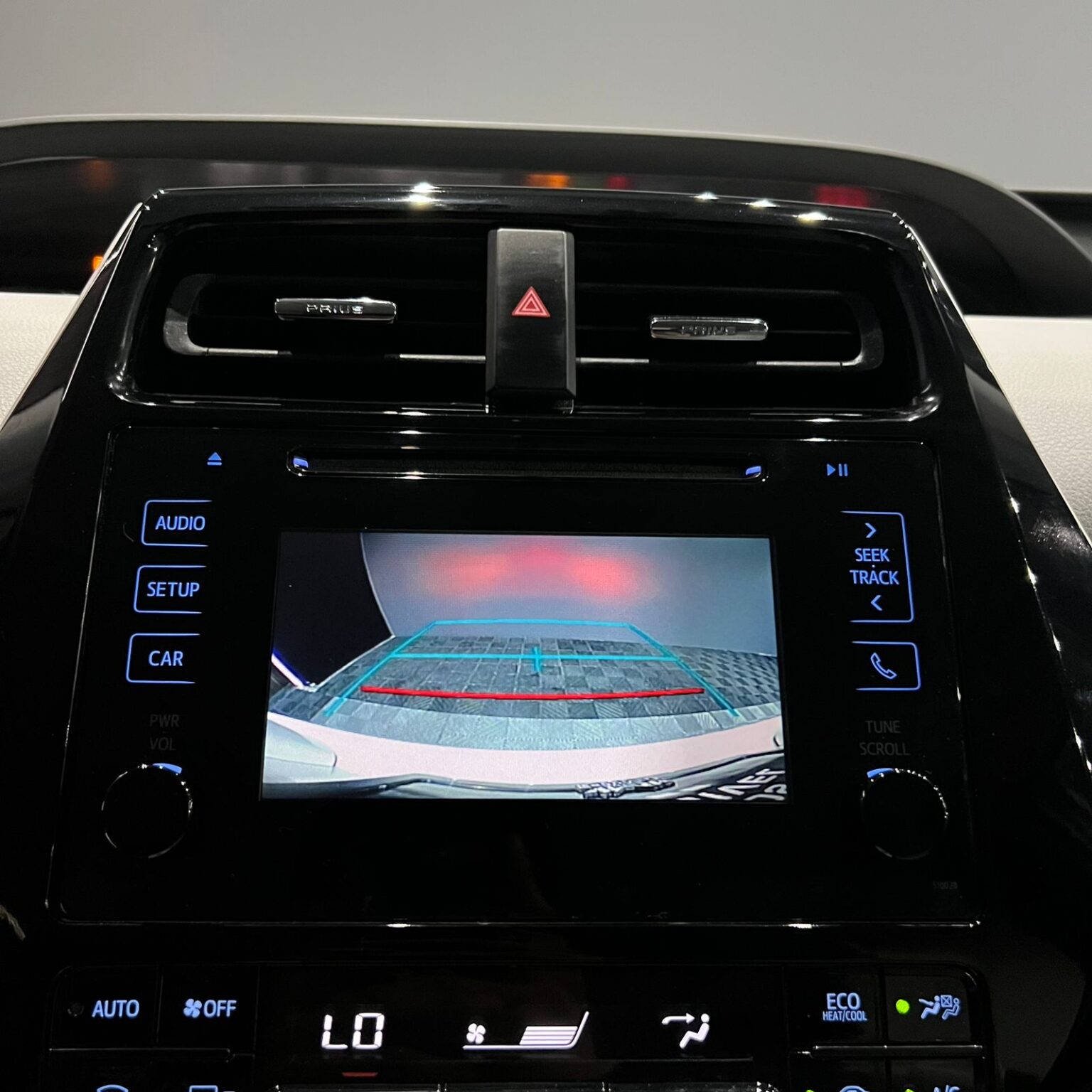 TOYOTA PRIUS 2018 - Image 12