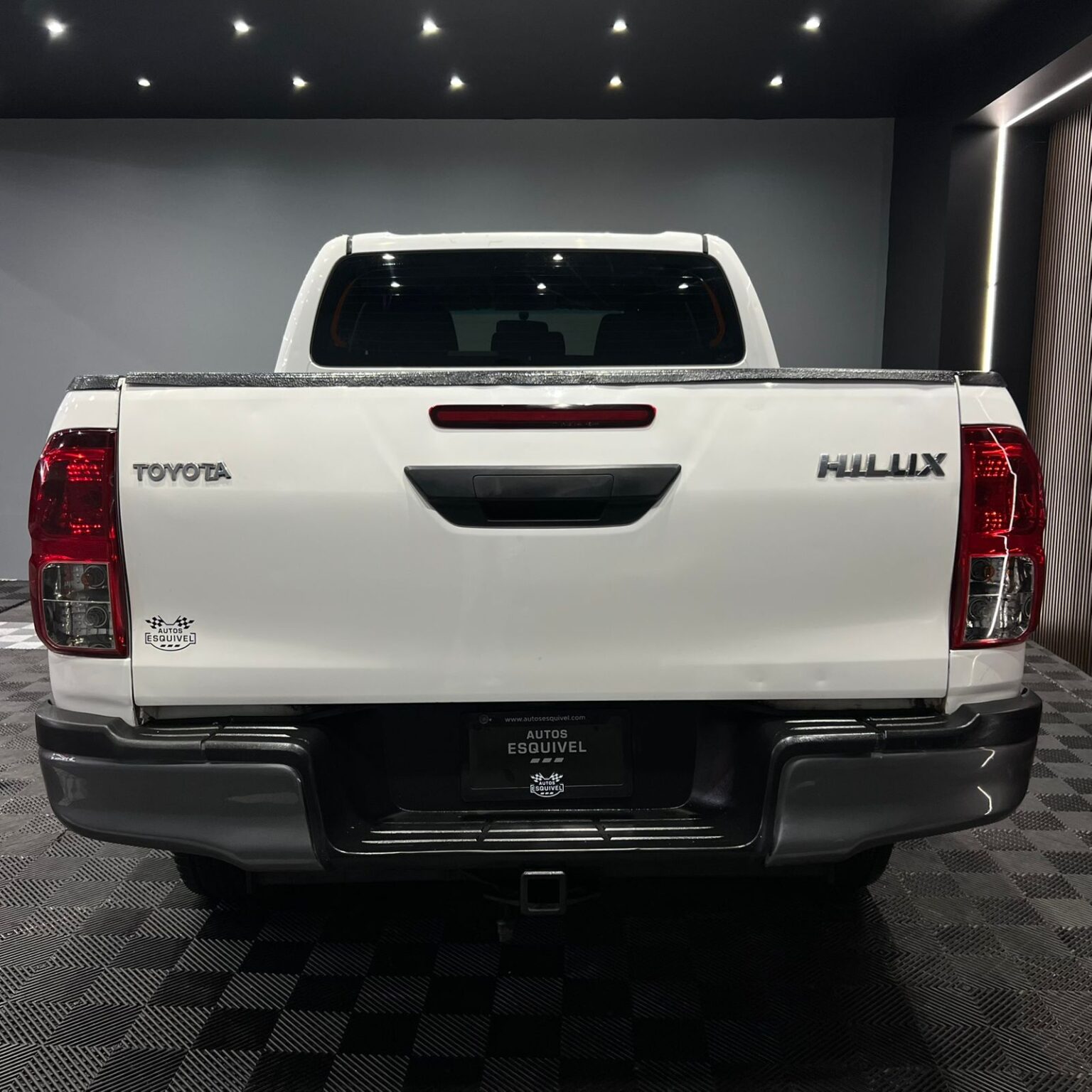 TOYOTA HILUX 2017 - Image 5
