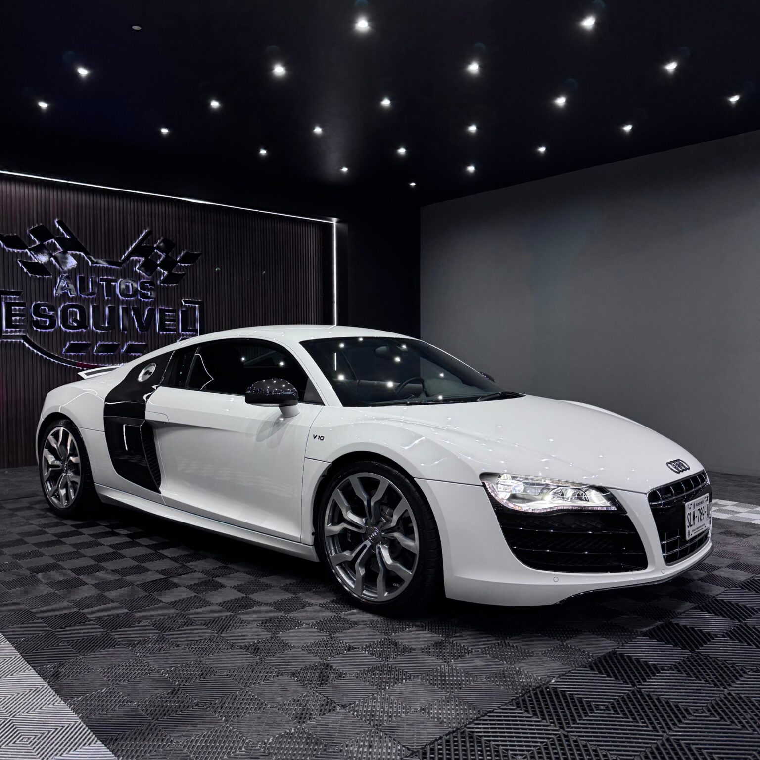 AUDI R8 2012 - Image 6
