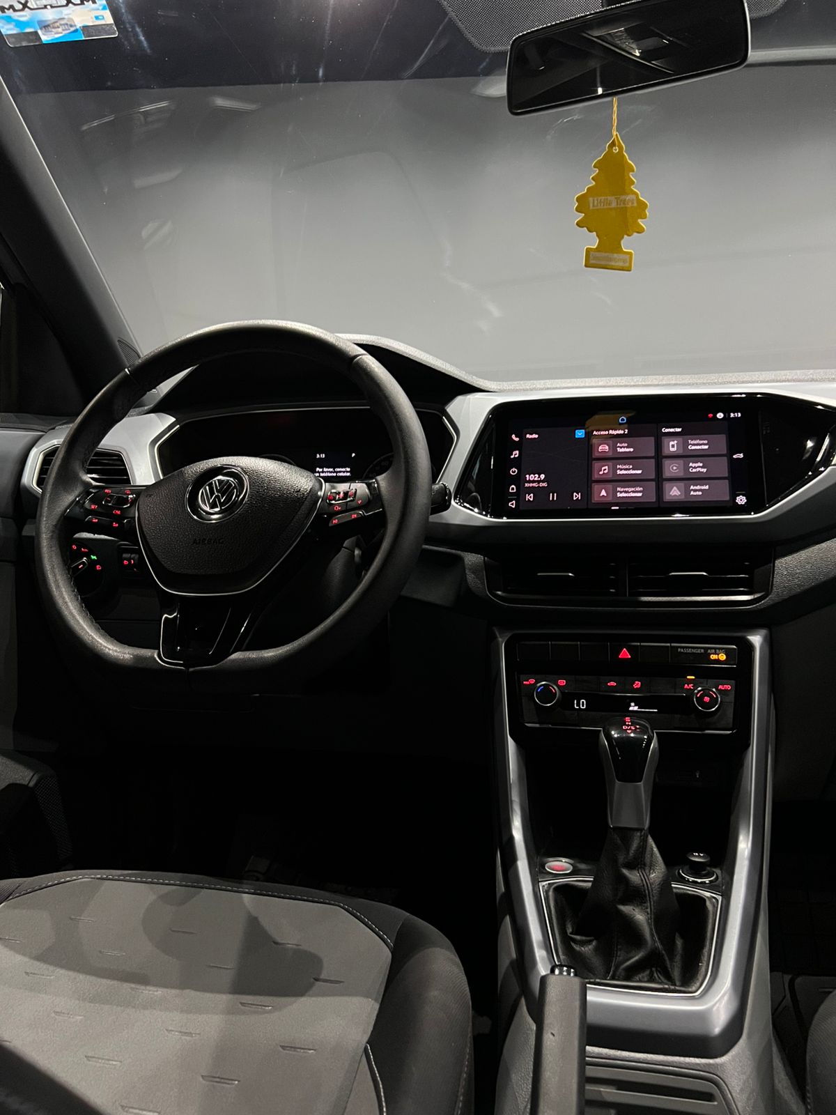 VOLKSWAGEN T-CROSS 2021 - Image 10