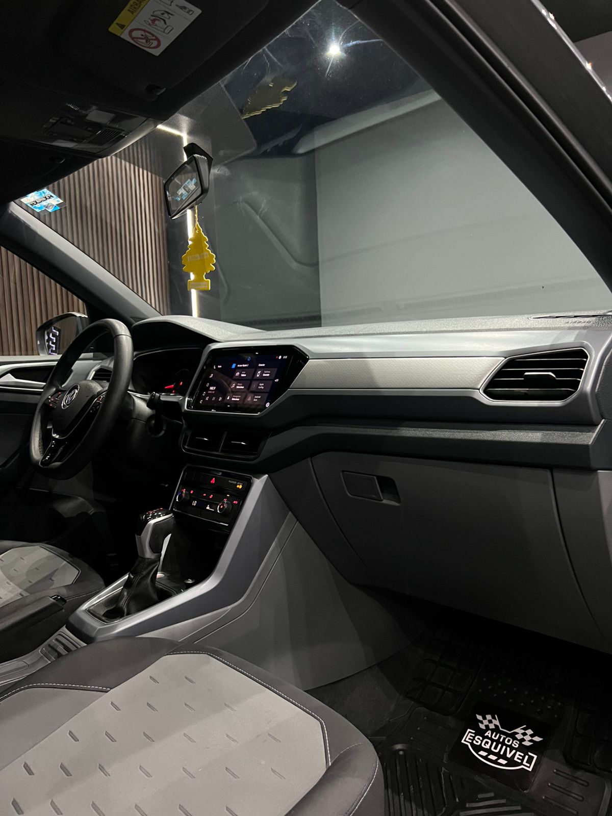 VOLKSWAGEN T-CROSS 2021 - Image 11
