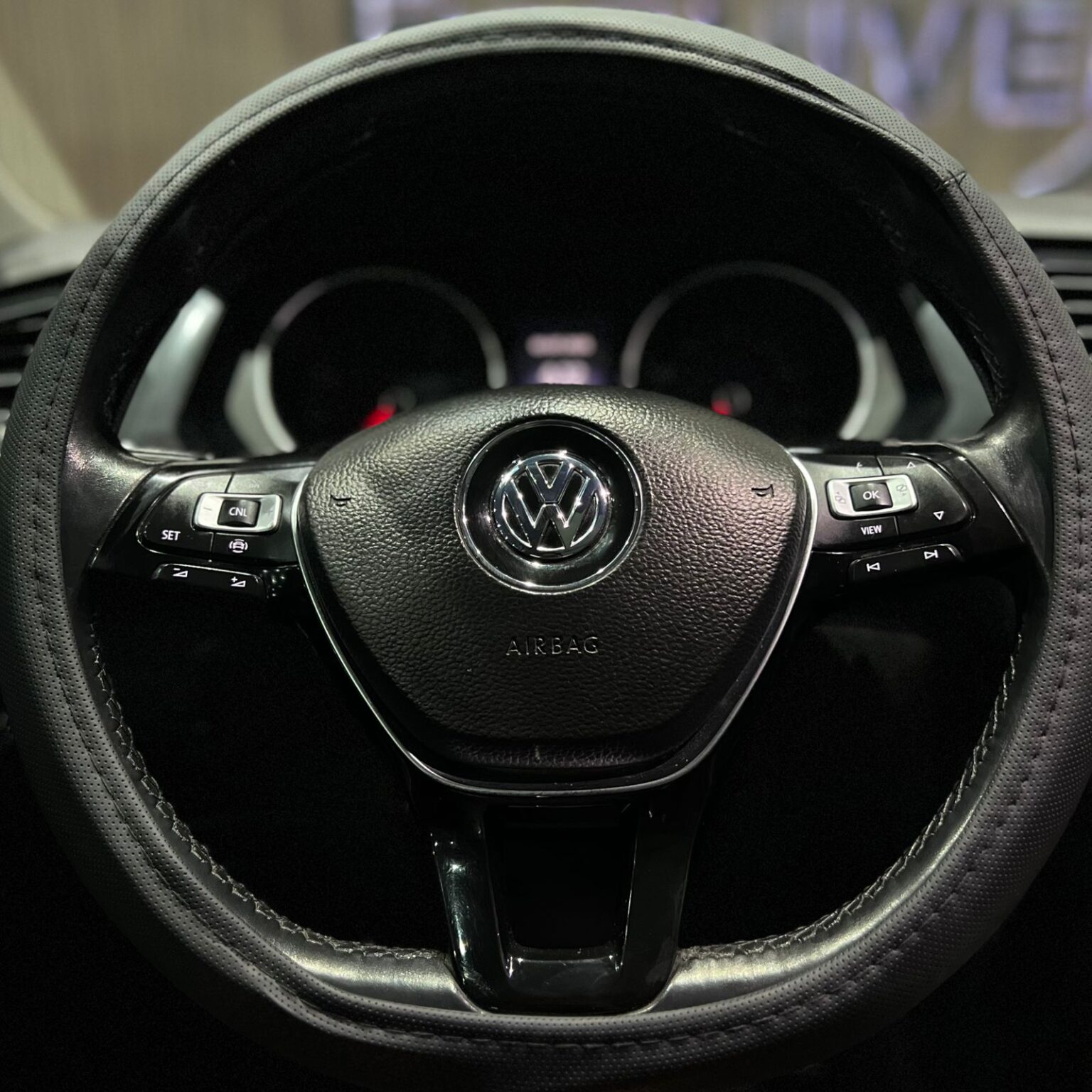 VOLKSWAGEN TIGUAN R LINE 2019 - Image 16