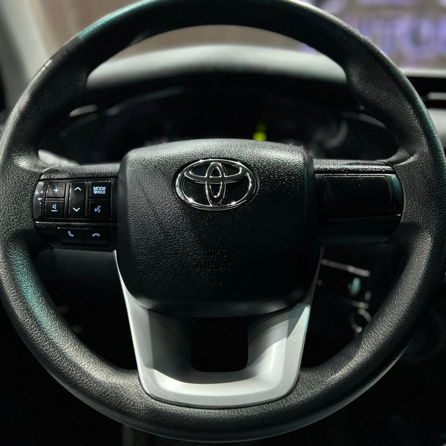 TOYOTA HILUX SR 2022 - Image 13