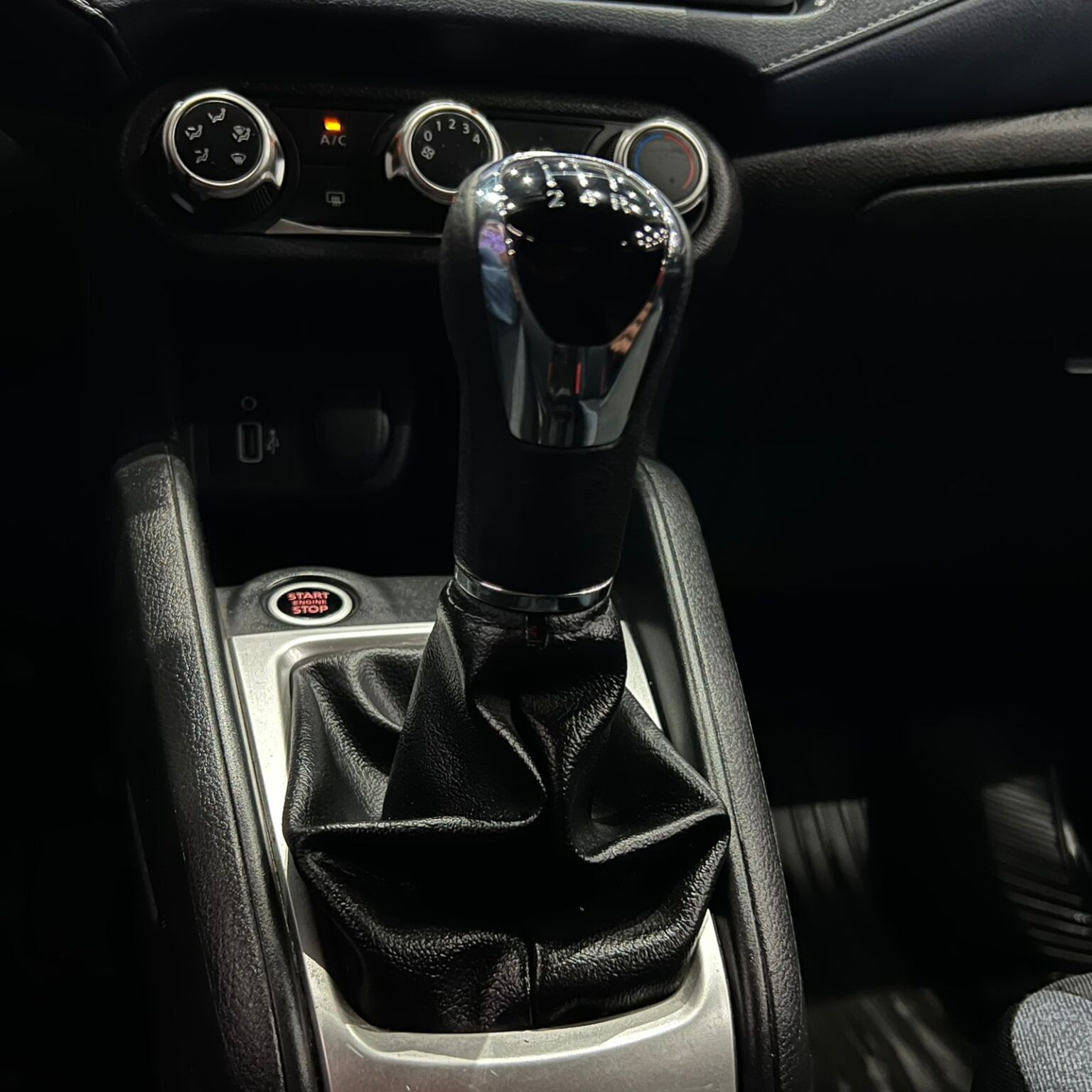 NISSAN VERSA 2023 - Image 12