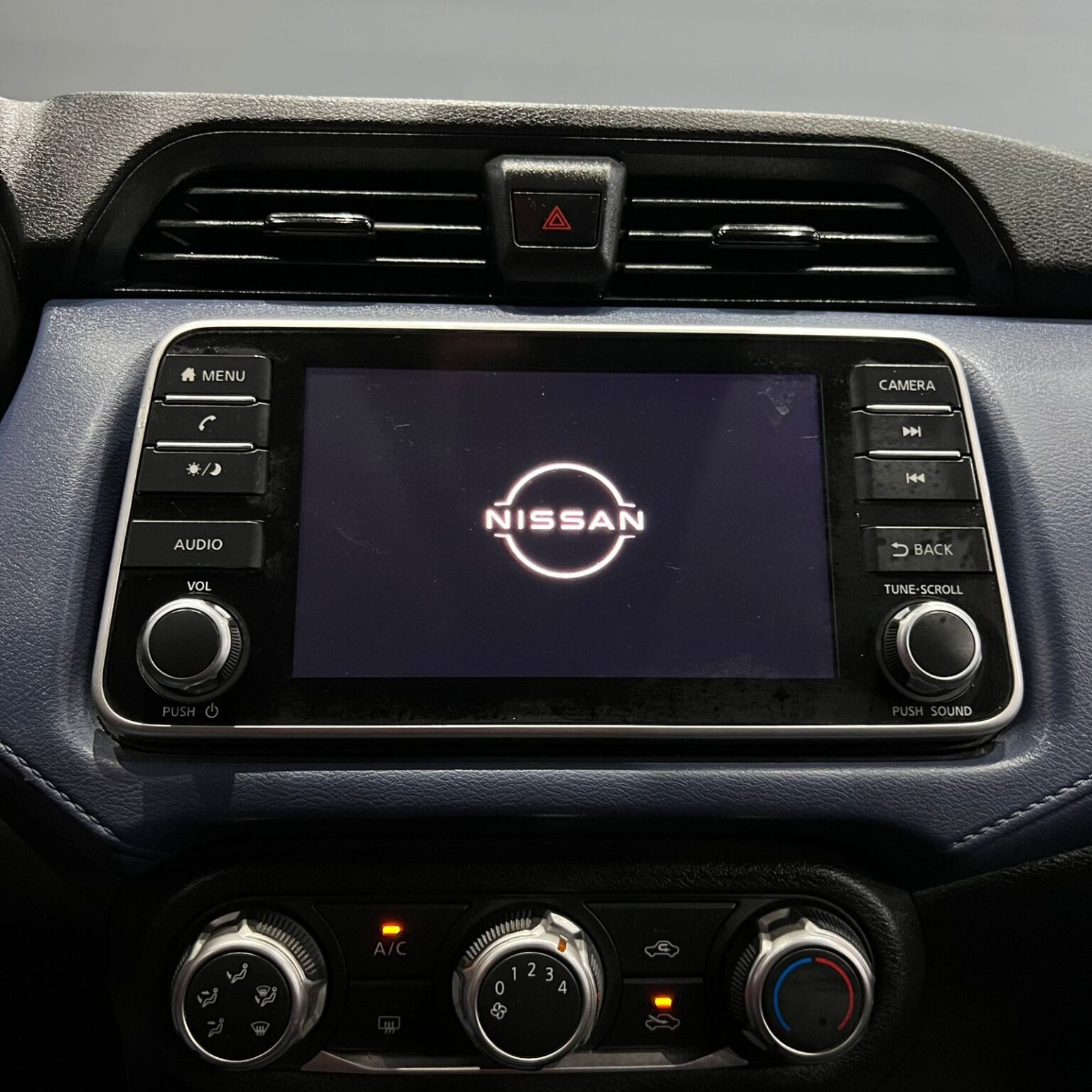 NISSAN VERSA 2023 - Image 11