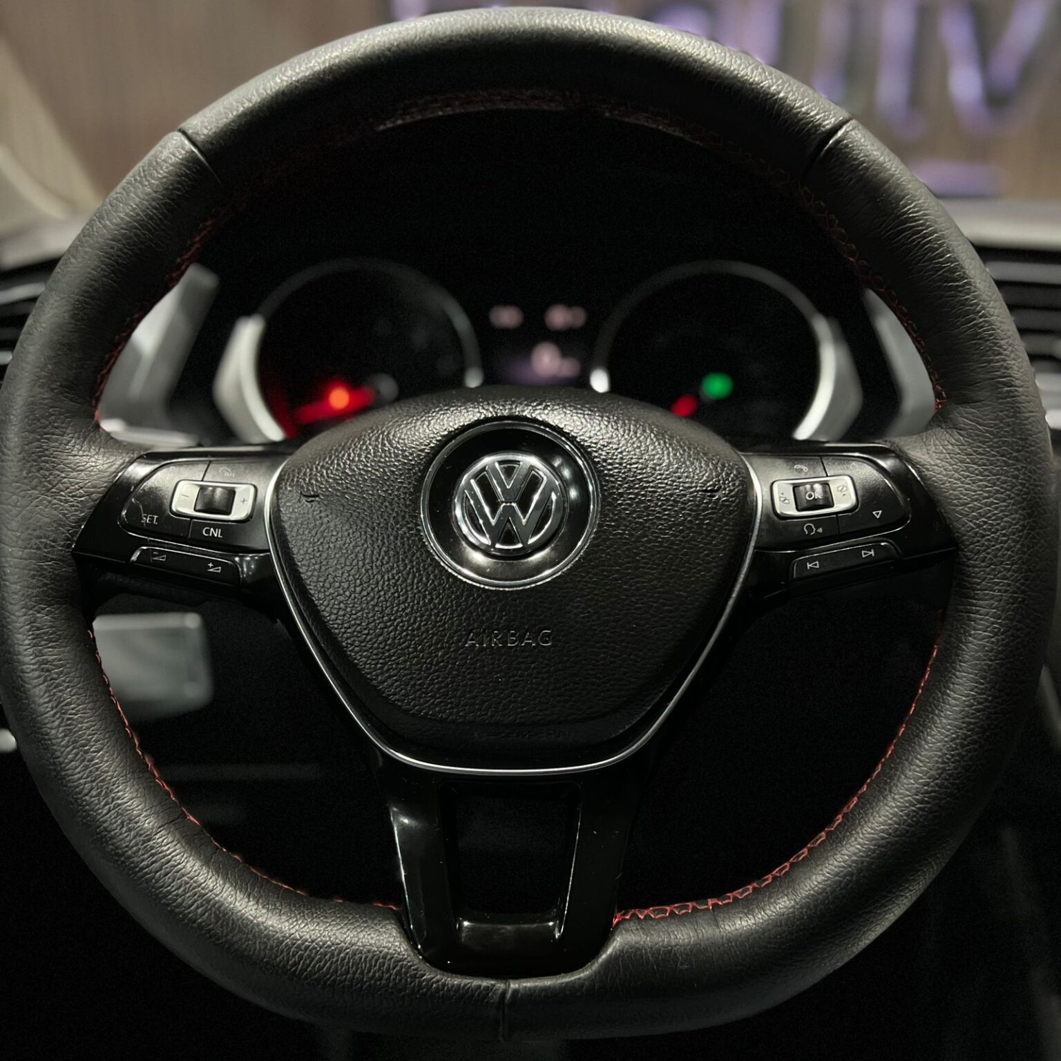 VOLKSWAGEN TIGUAN R-LINE 2018 - Image 16