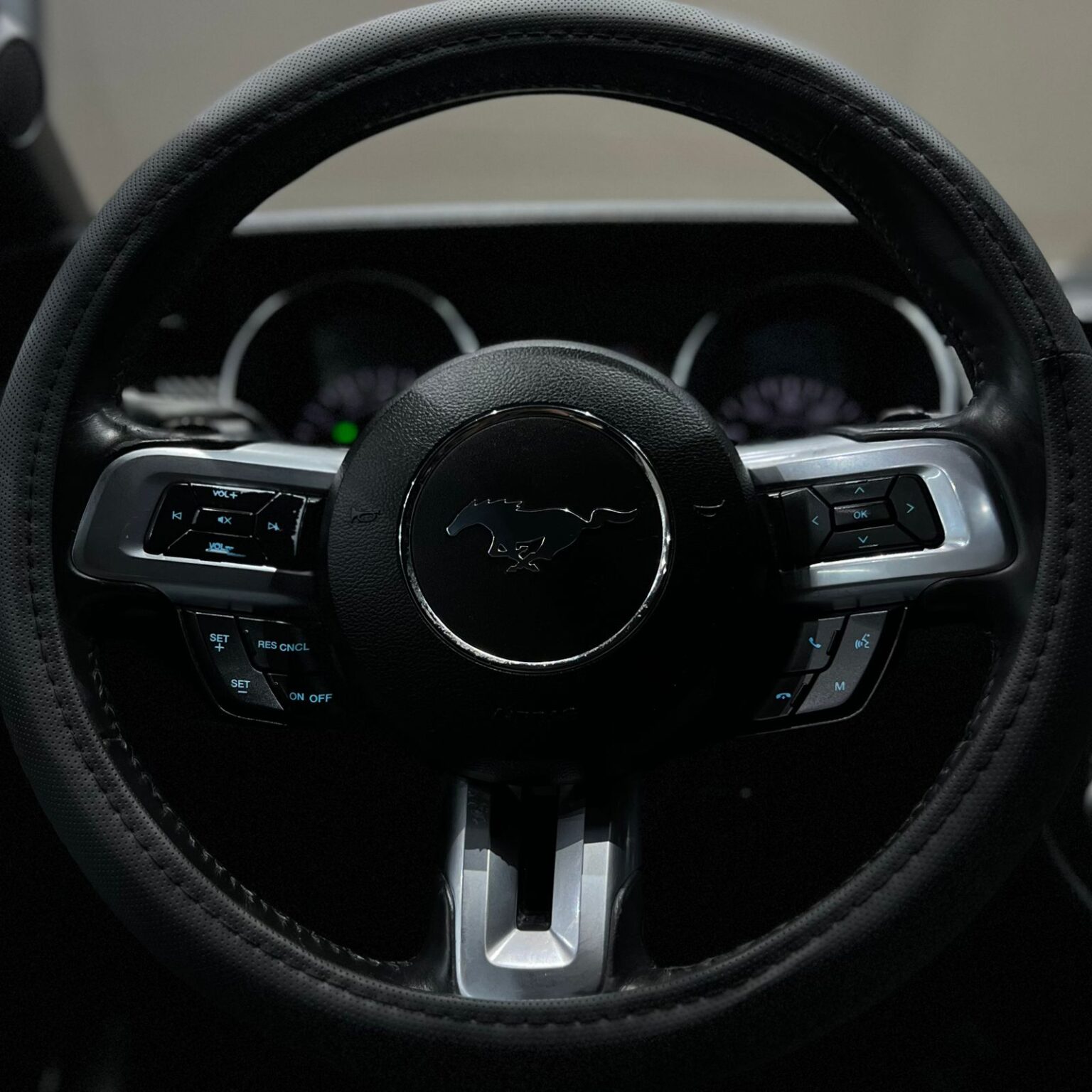 FORD MUSTANG 2018 - Image 12