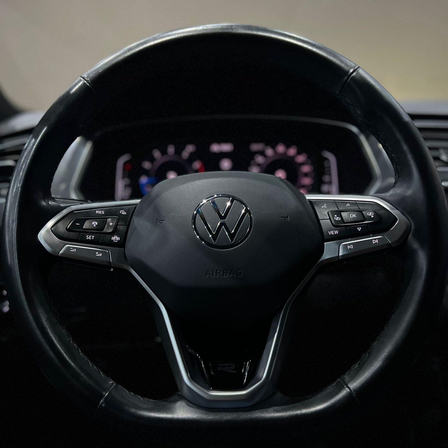 VOLKSWAGEN TIGUAN R LINE 2024 - Image 11