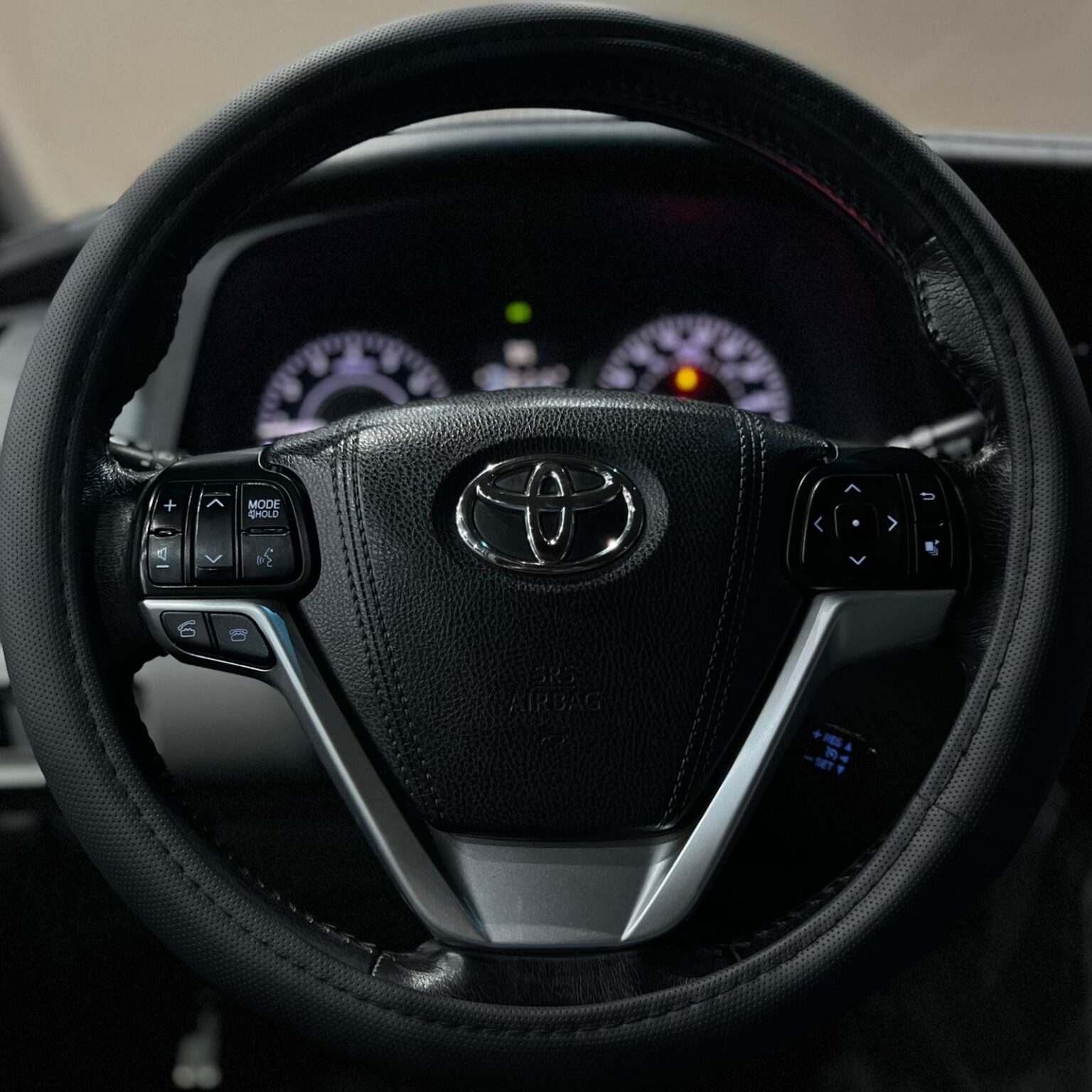 TOYOTA SIENNA XLE 2016 - Image 16