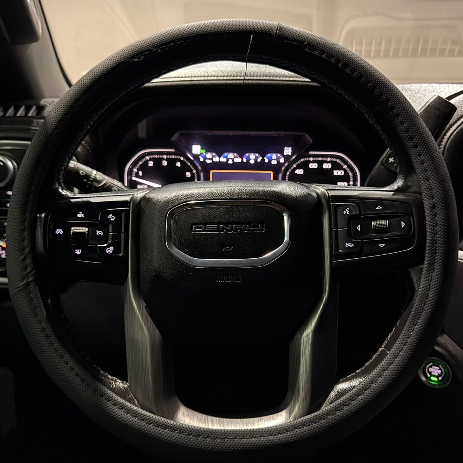 GMC SIERRA DENALI 2019 - Image 11