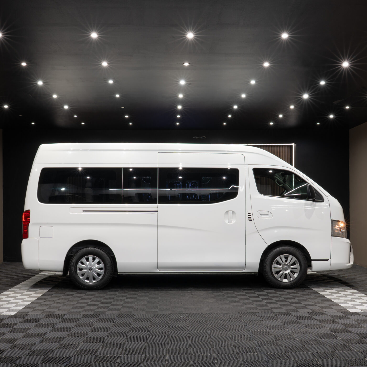NISSAN URVAN 2024 - Image 2