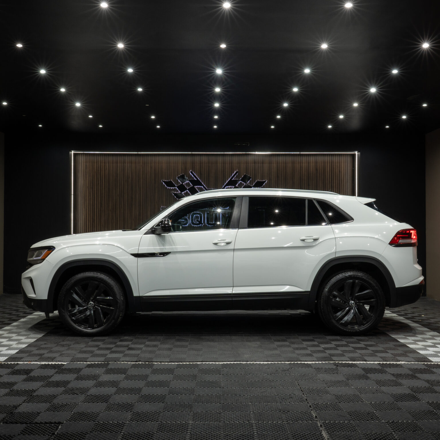 VOLKSWAGEN TERAMONT R LINE 2021 - Image 2