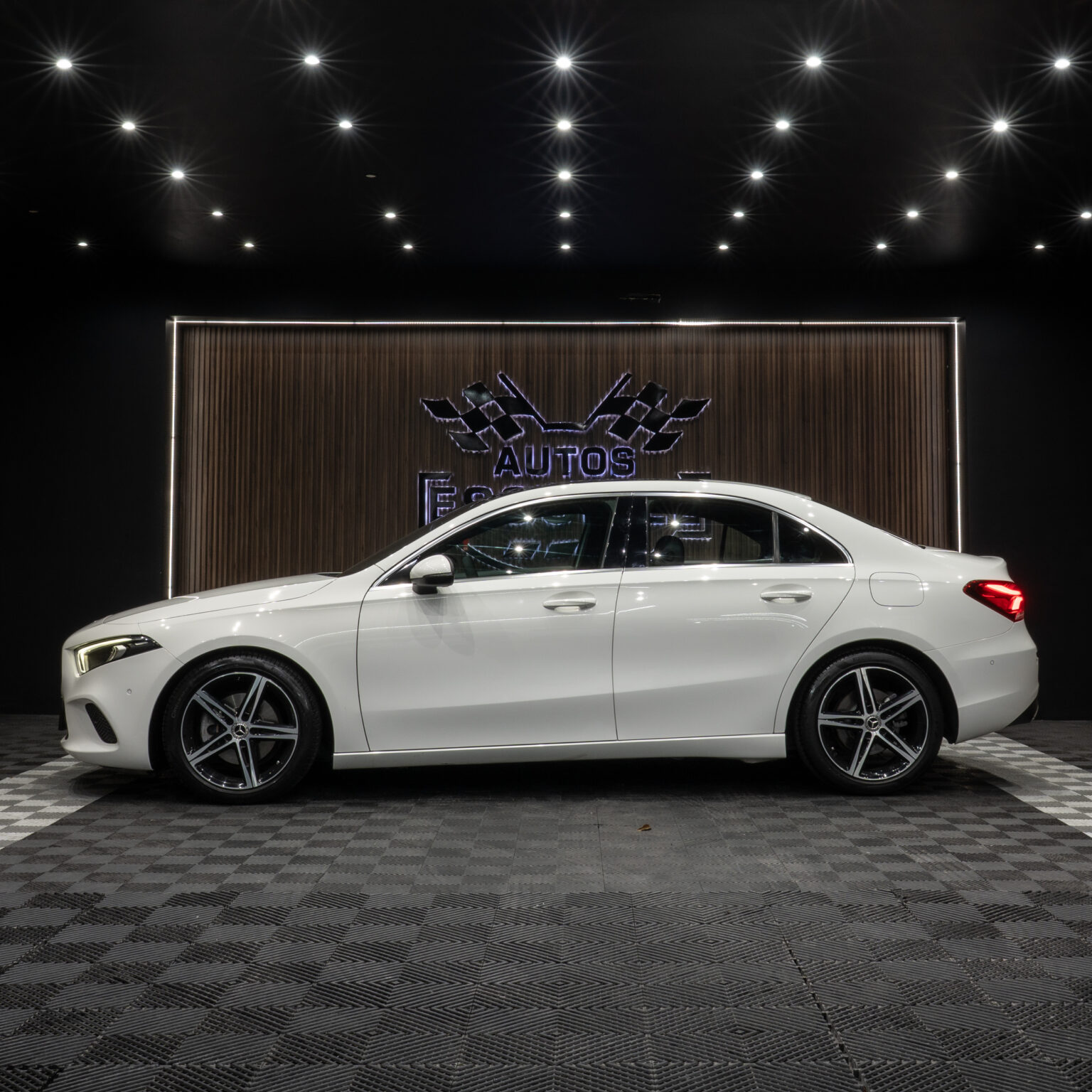 MERCEDES BENZ A 200 2020 - Image 2