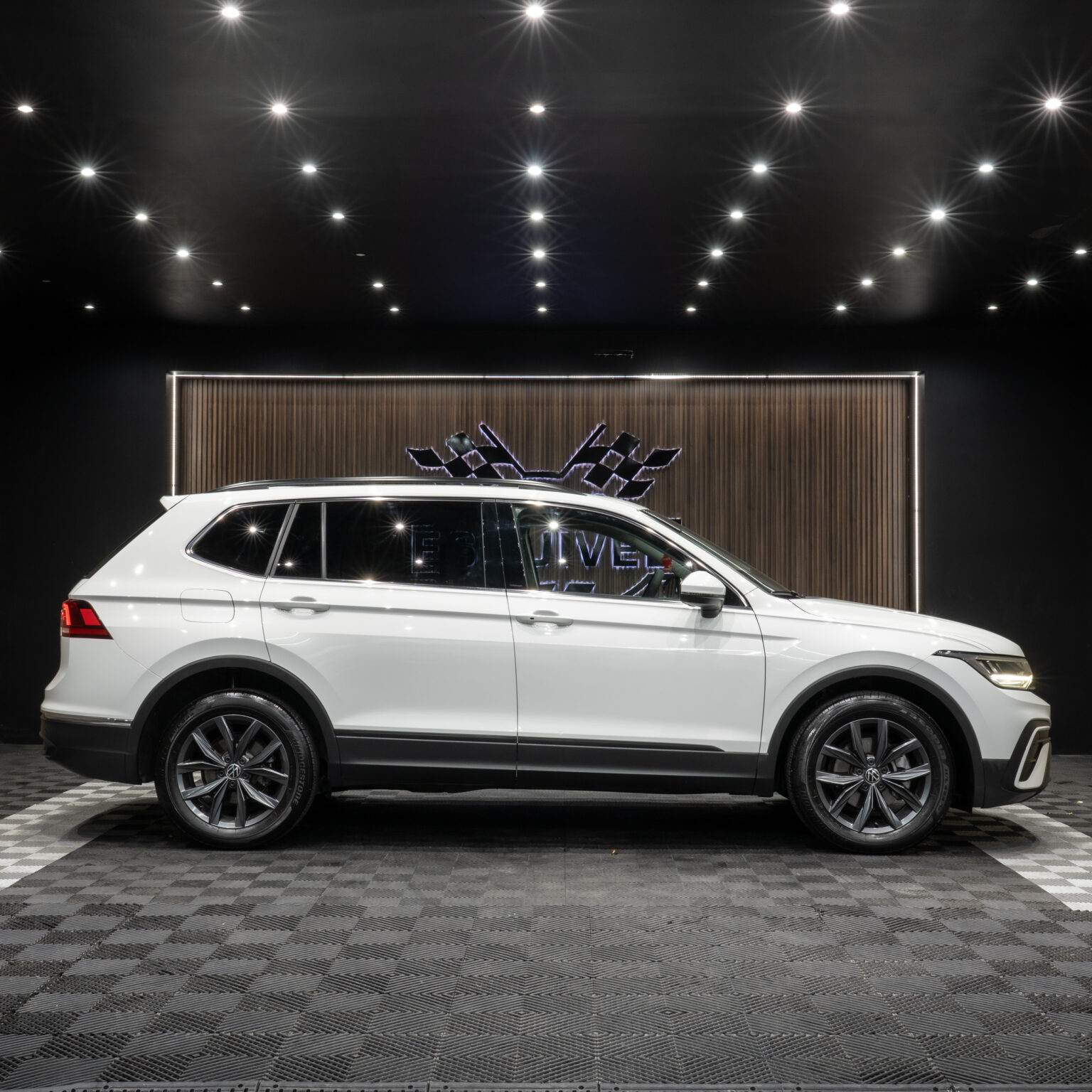 VOLKSWAGEN TIGUAN 2022 - Image 2