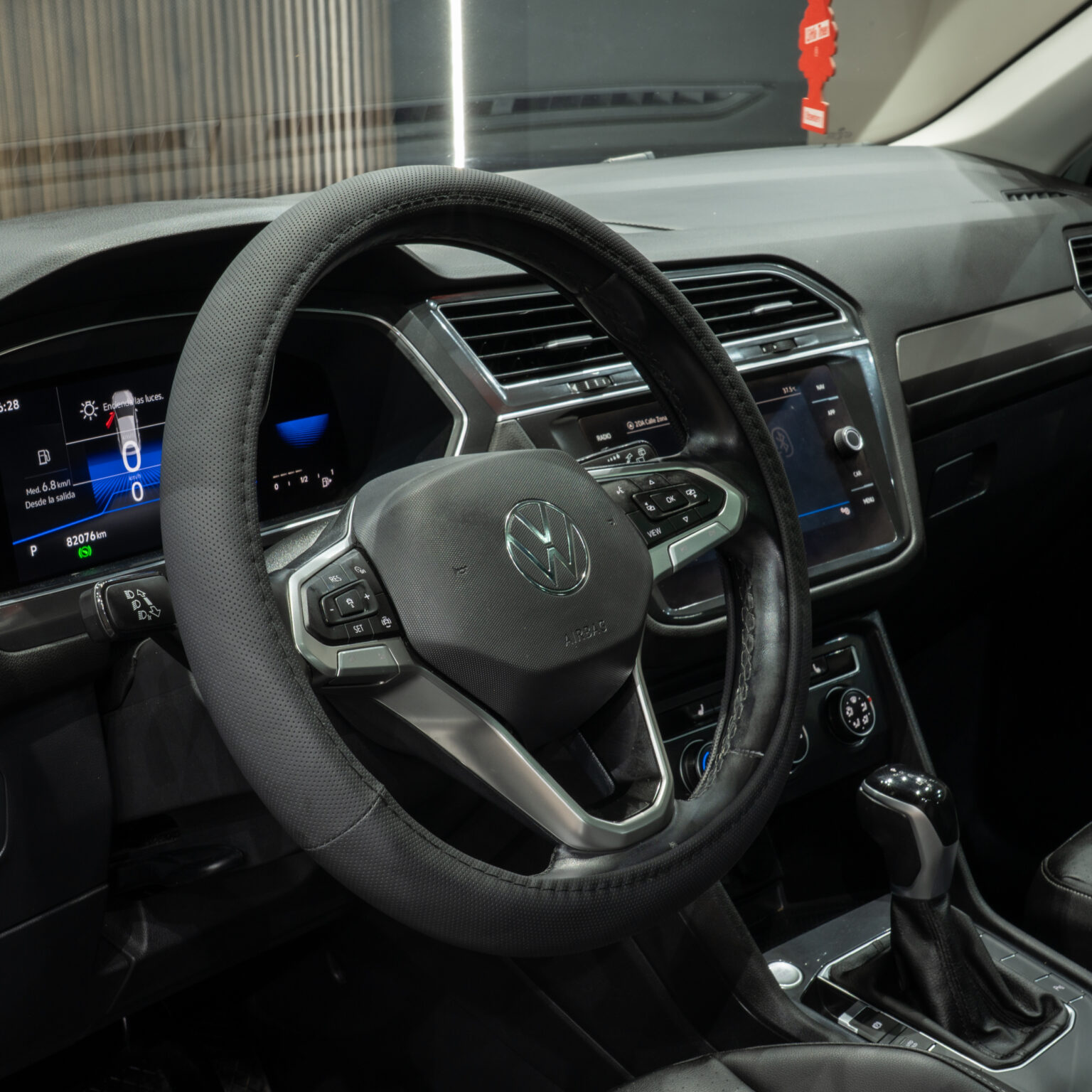 VOLKSWAGEN TIGUAN 2022 - Image 8