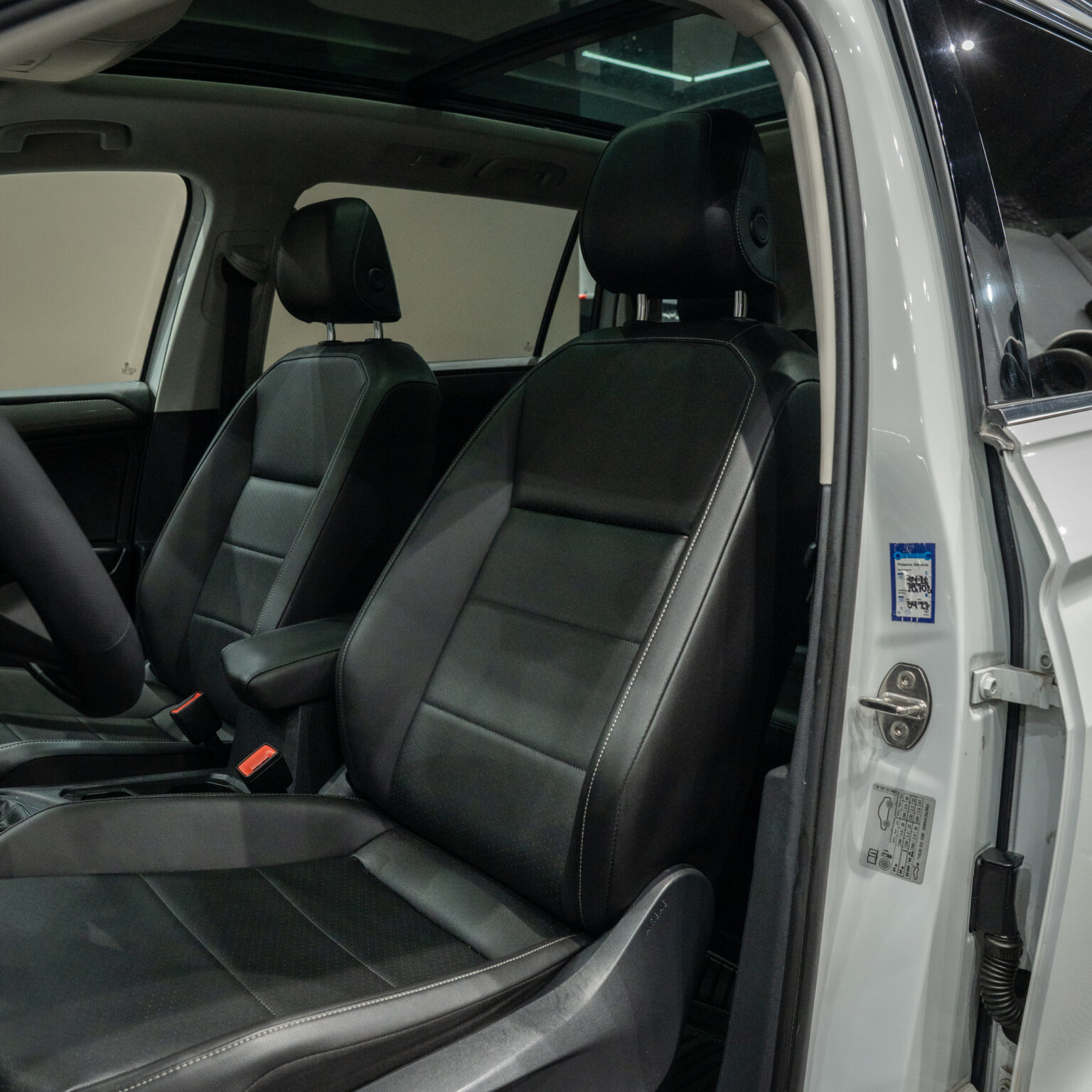 VOLKSWAGEN TIGUAN 2022 - Image 9