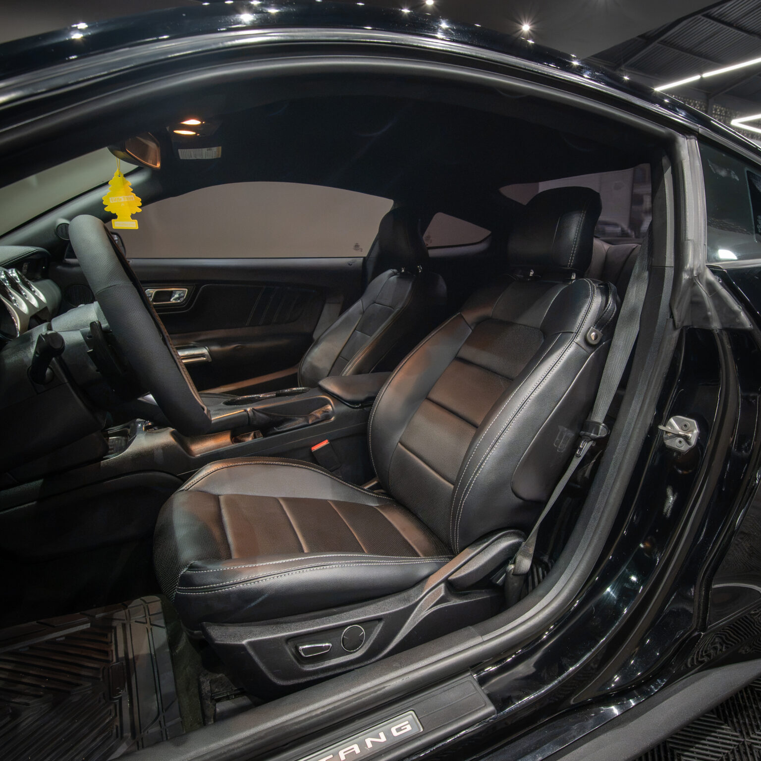 FORD MUSTANG 2017 - Image 8