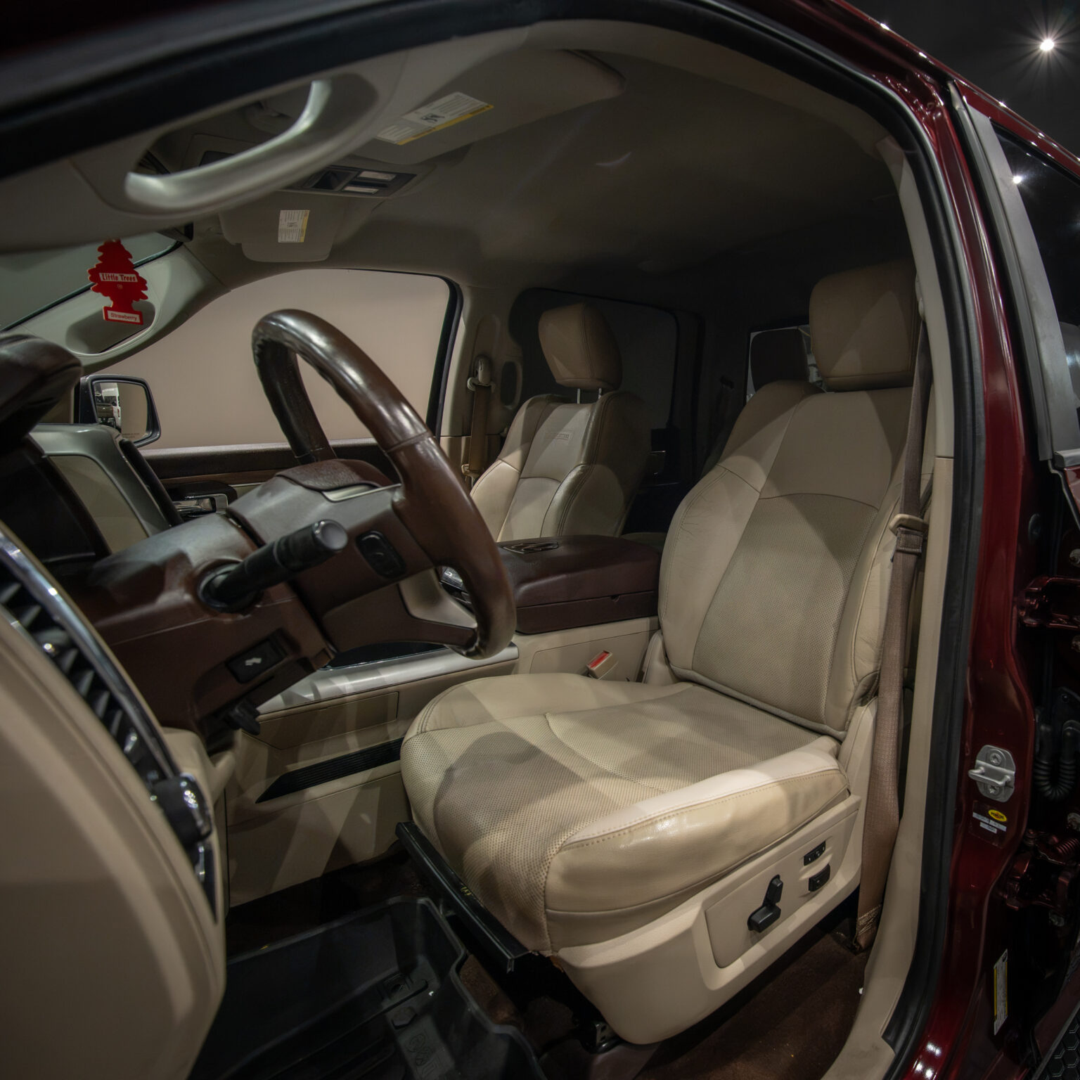 DODGE RAM LARAMIE 2017 - Image 8