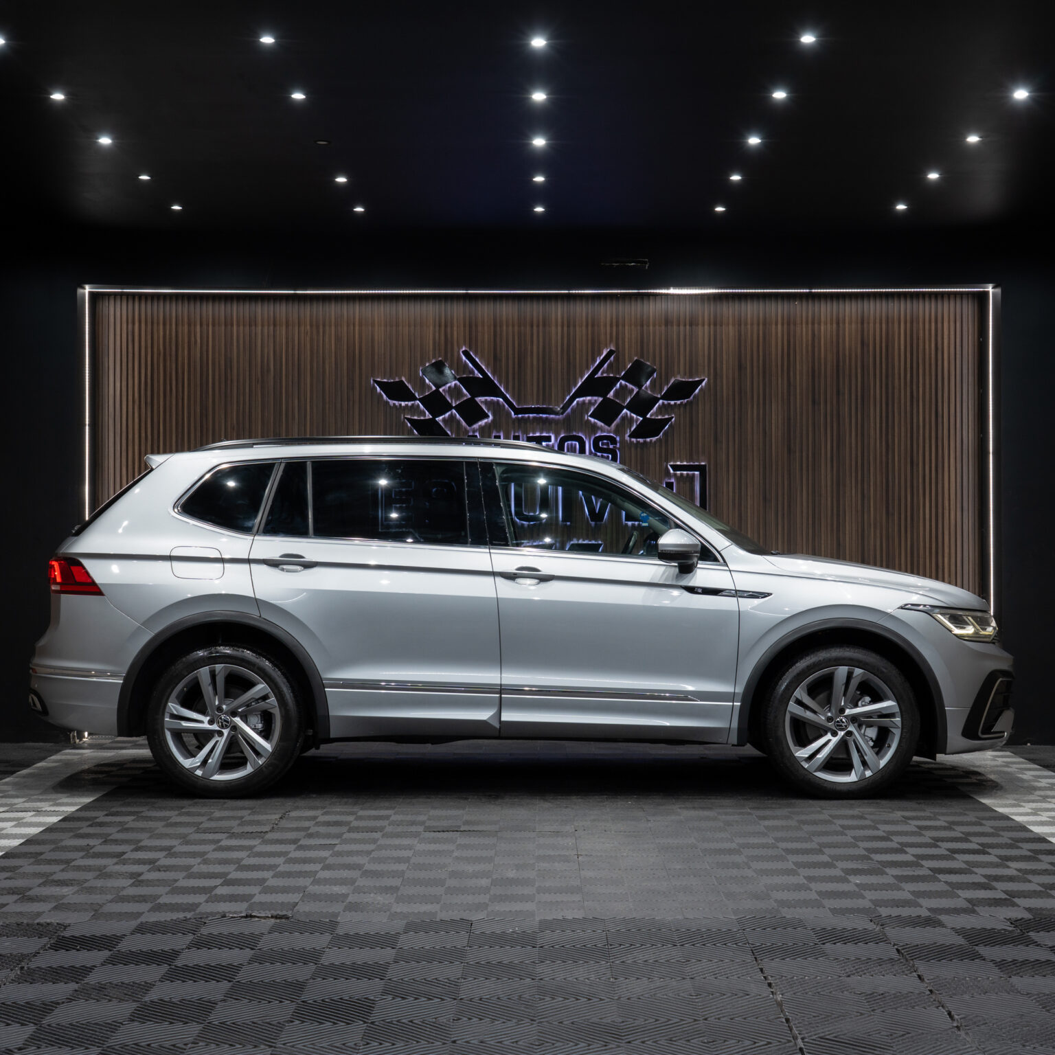 VOLKSWAGEN TIGUAN R LINE 2022 - Image 3