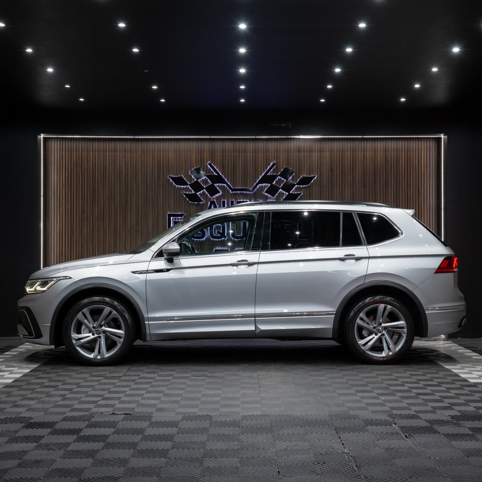VOLKSWAGEN TIGUAN R LINE 2022 - Image 2