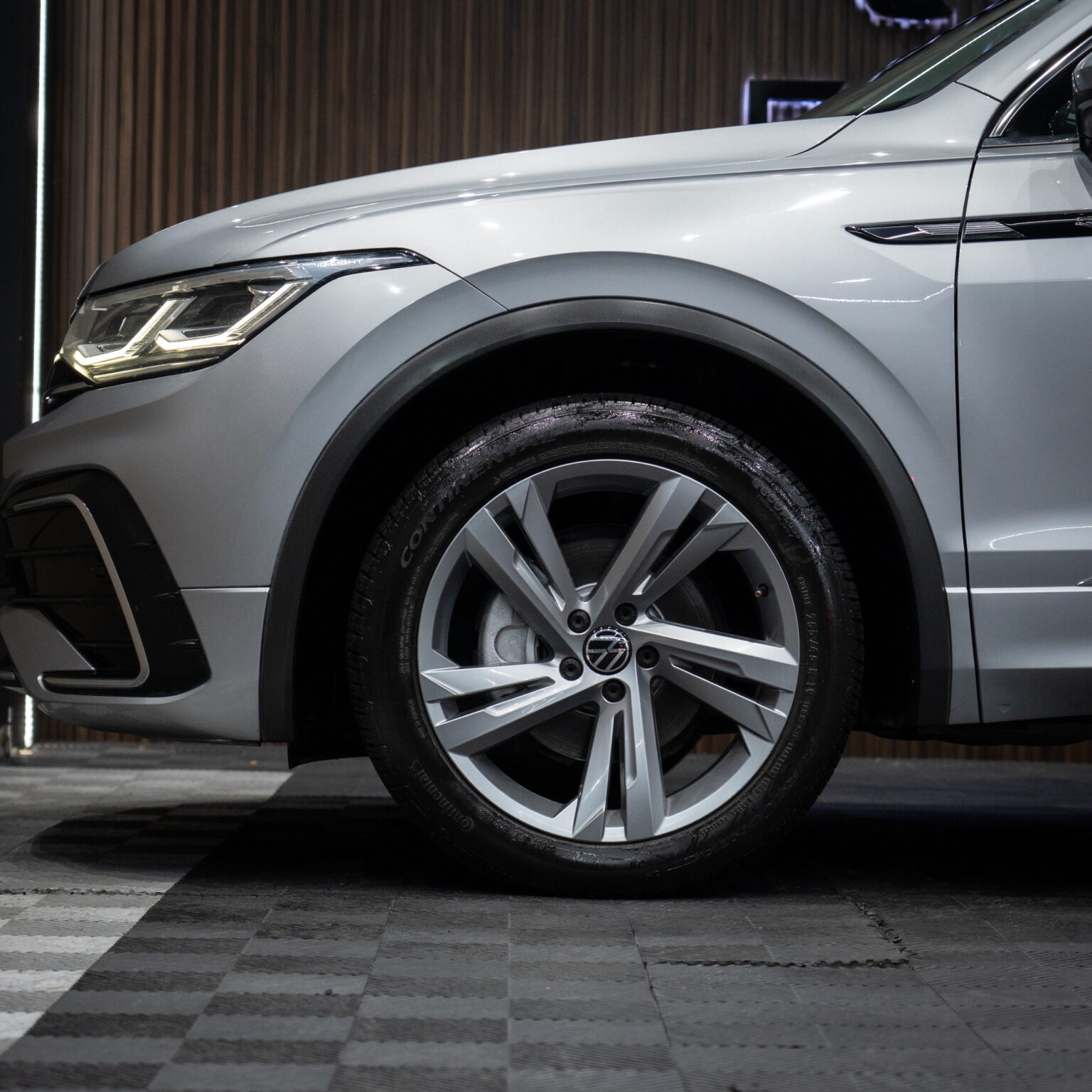 VOLKSWAGEN TIGUAN R LINE 2022 - Image 10