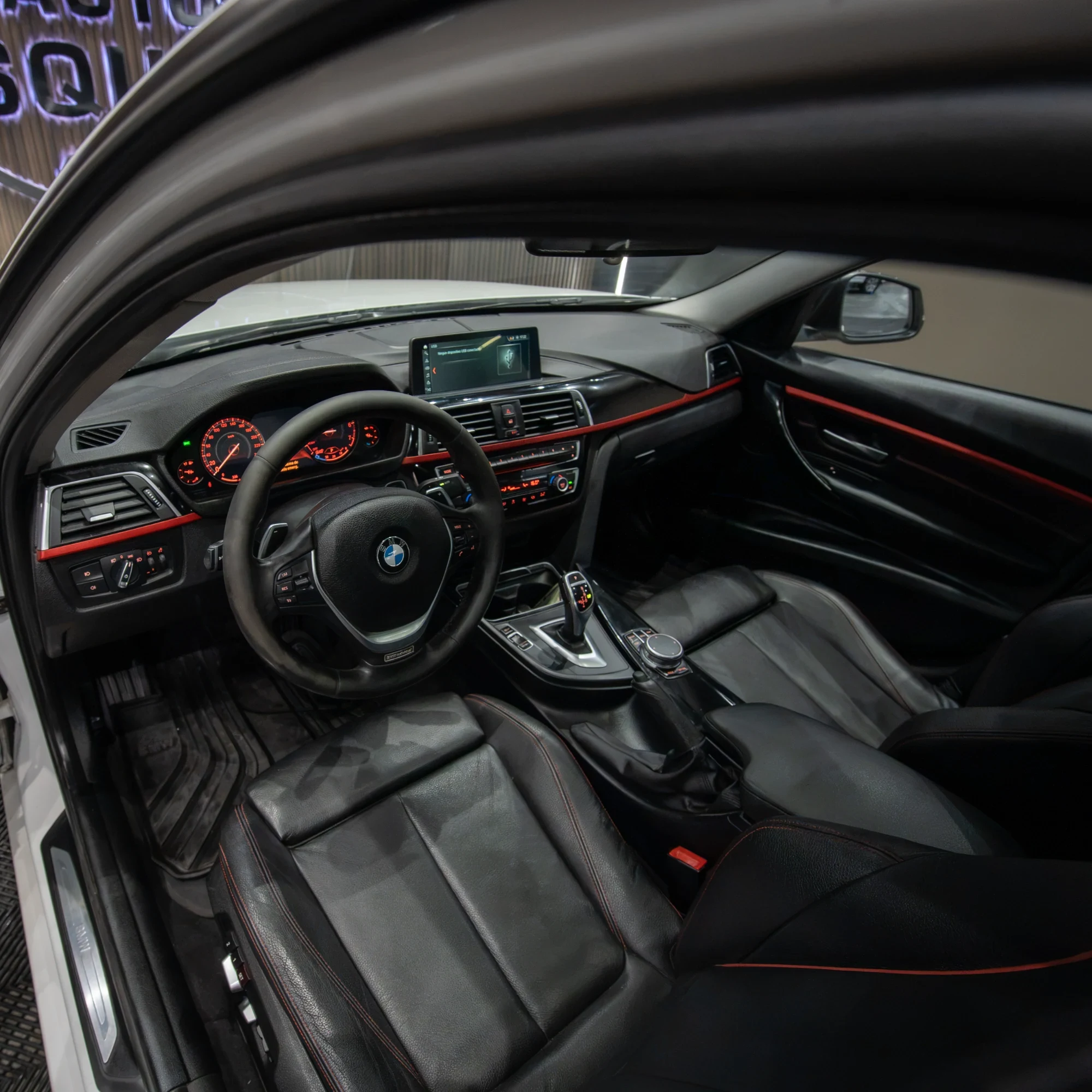 BMW 330 i SPORT 2018 - imagen 9