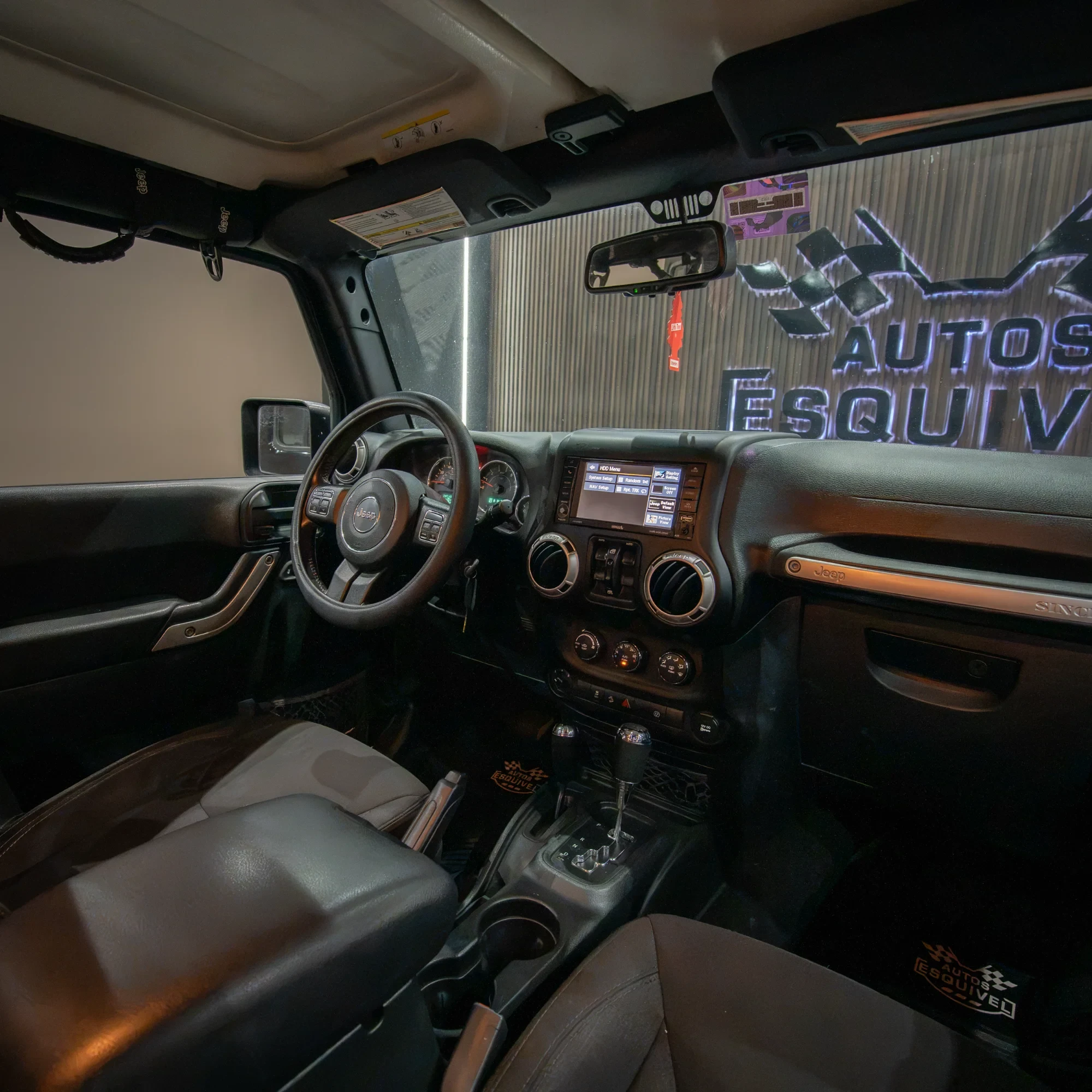 JEEP SAHARA 2017 - imagen 9