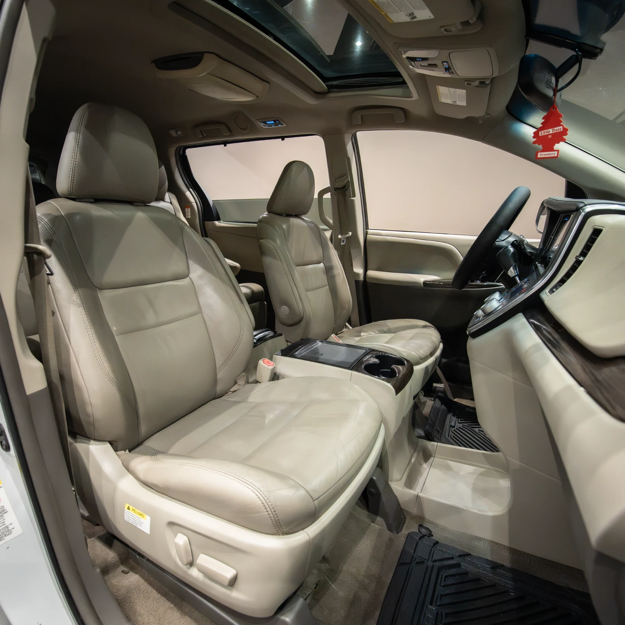 TOYOTA SIENNA 2017 - imagen 9