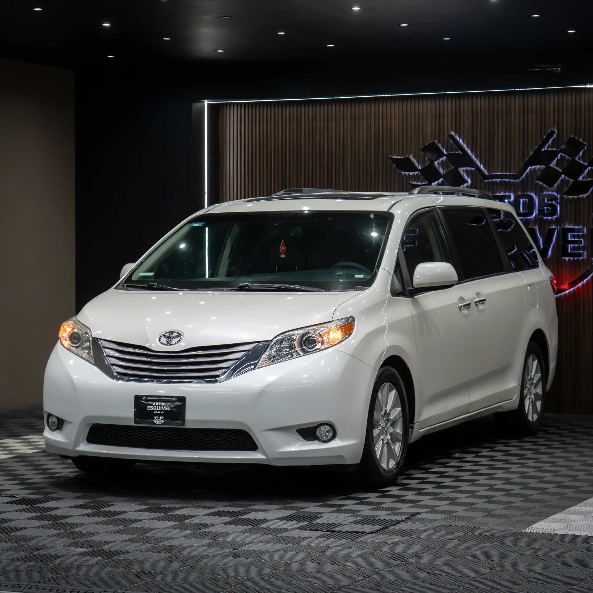 TOYOTA SIENNA 2017 - imagen 6
