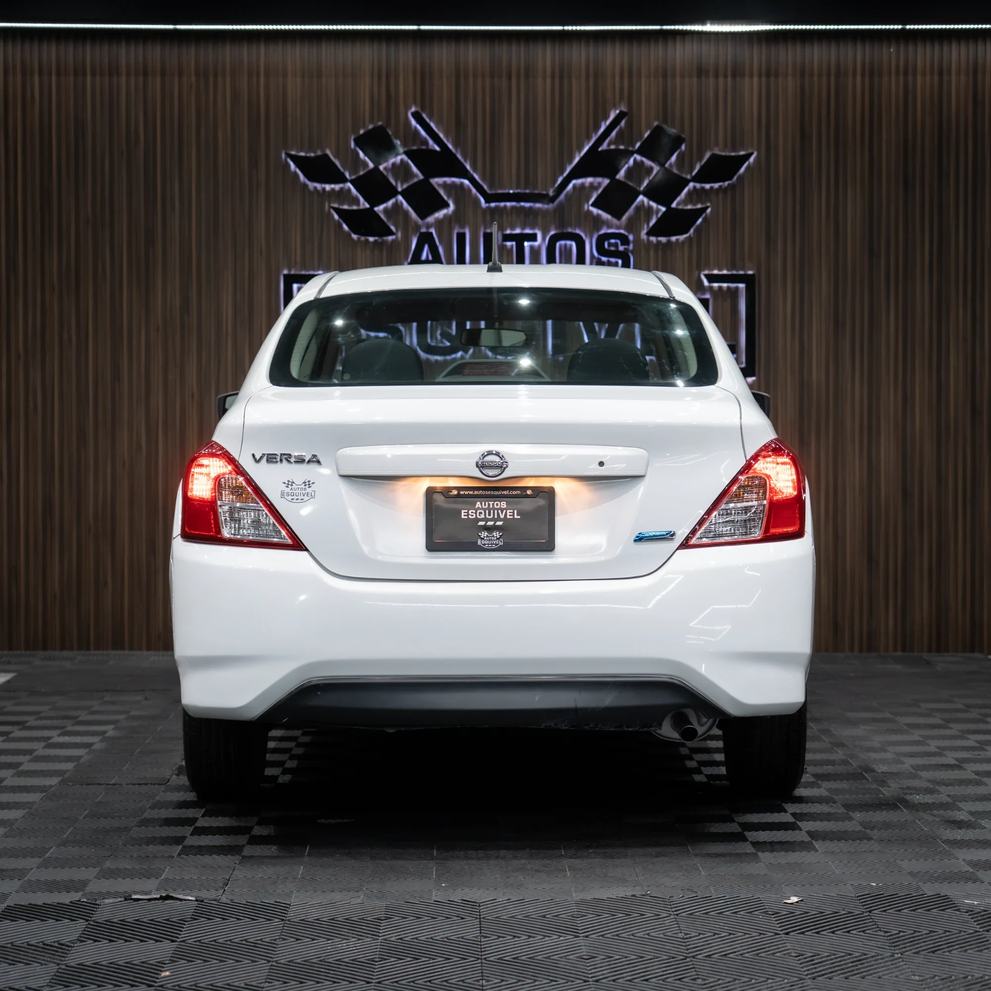 NISSAN VERSA SENSE 2015 - imagen 5