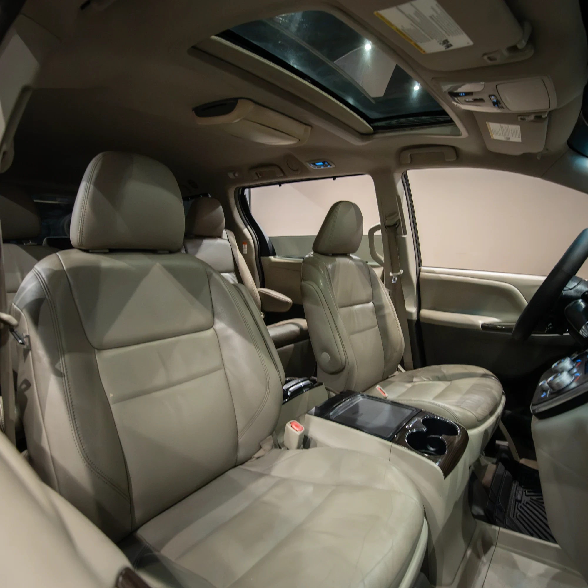 TOYOTA SIENNA 2017 - imagen 8