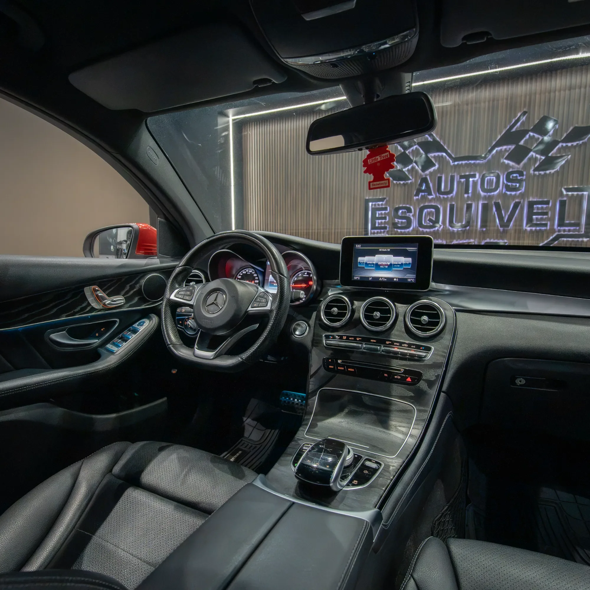 MERCEDES BENZ GLC 300 2018 - imagen 9
