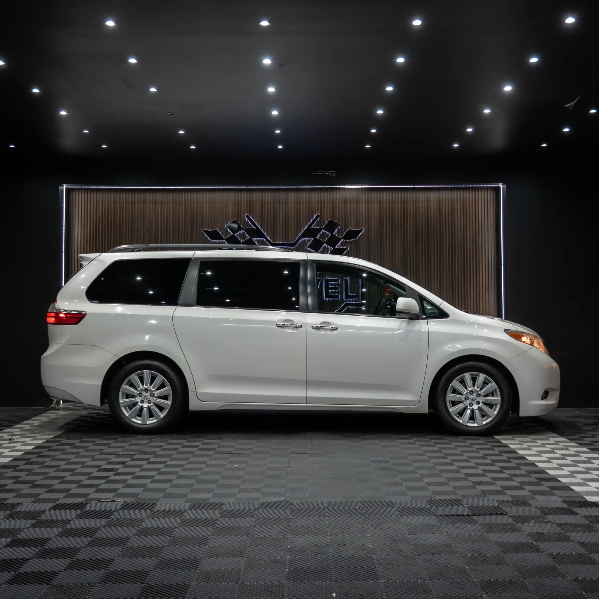 TOYOTA SIENNA 2017 - imagen 2