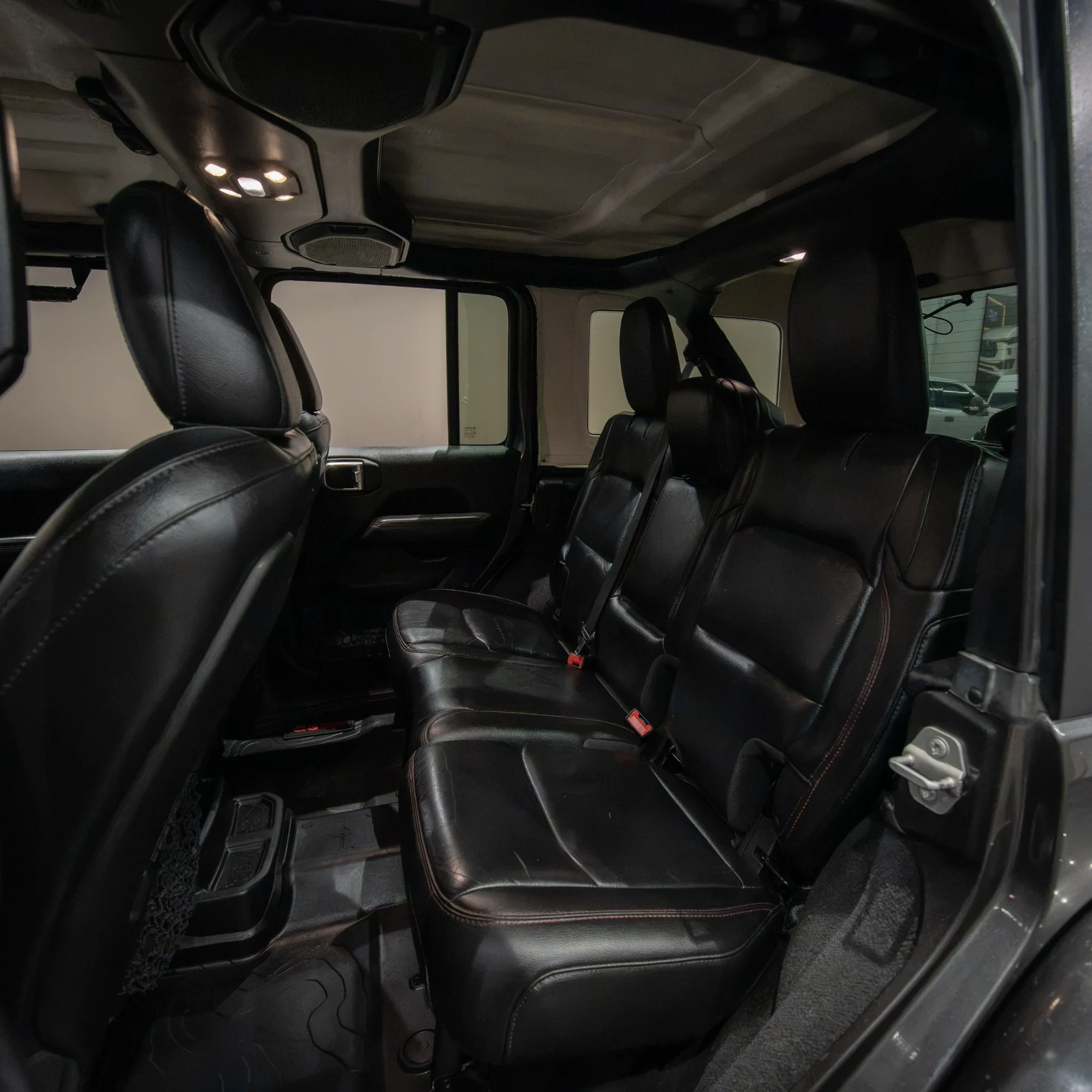JEEP RUBICON DELUXE 2018 - imagen 8