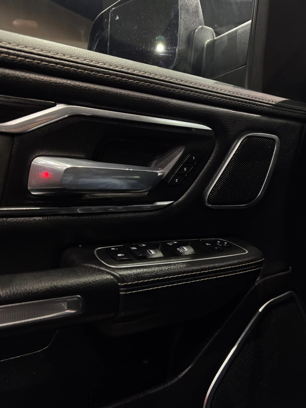 Dodge RAM LARAMIE SPORT 2024 - imagen 12