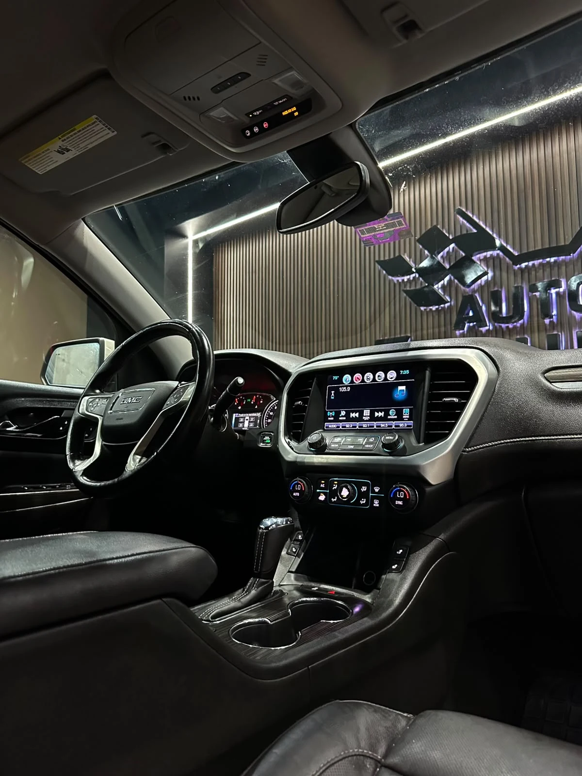 GMC ACADIA 2017 - imagen 10