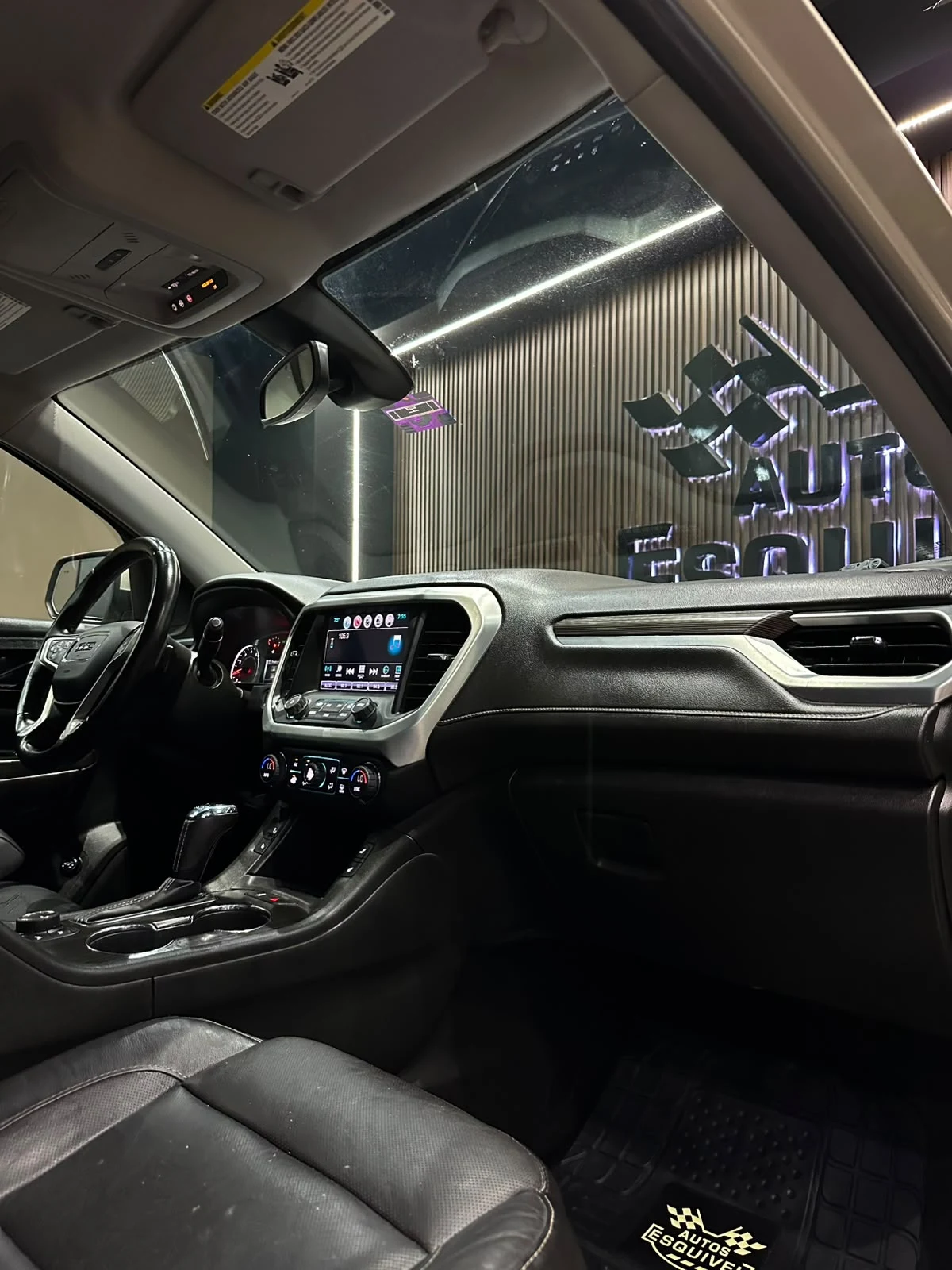 GMC ACADIA 2017 - imagen 13