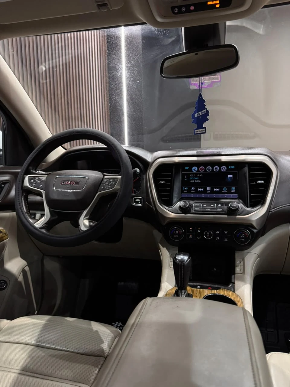 GMC ACADIA DENALI 2017 - imagen 11