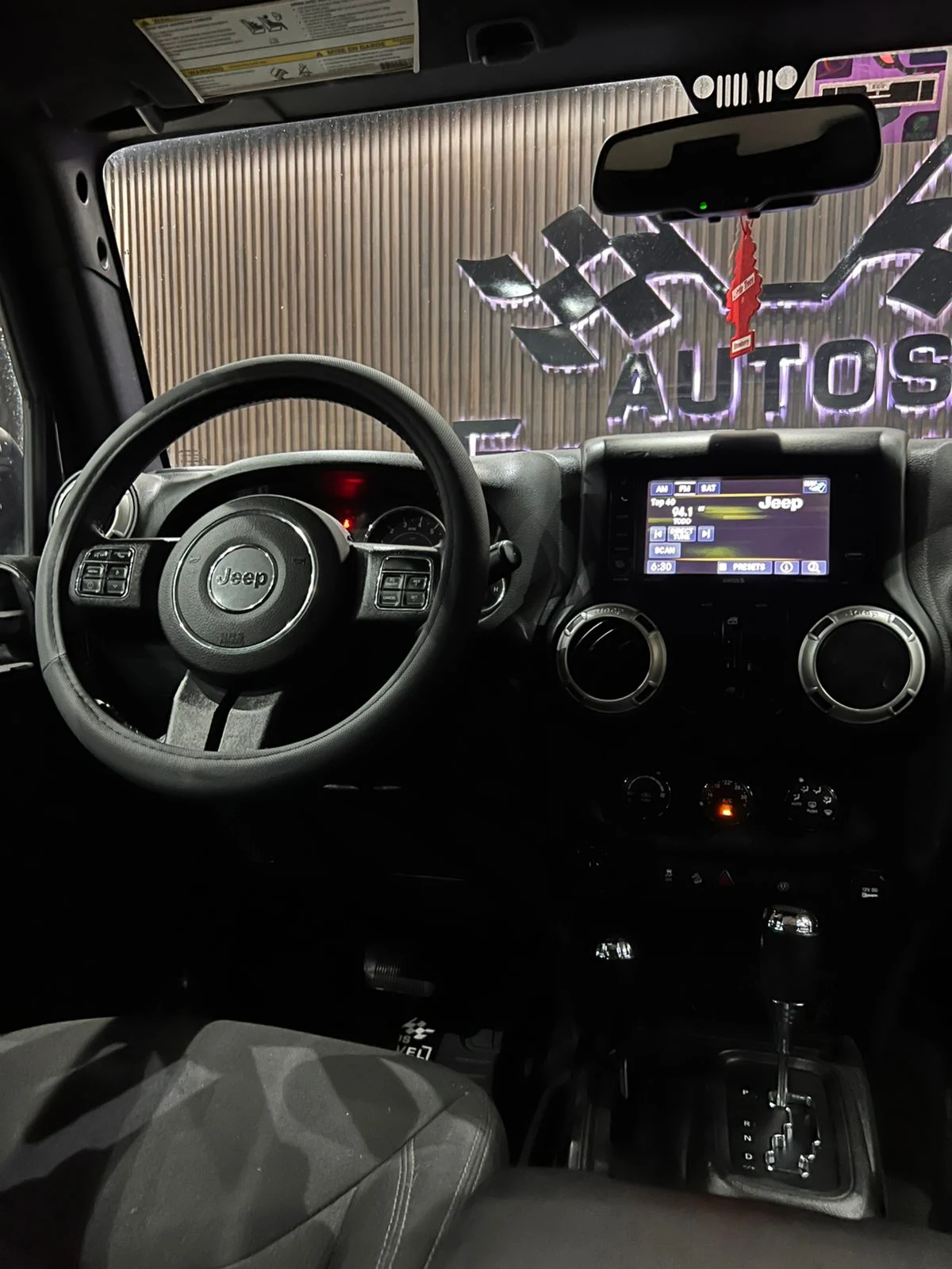 Jeep SAHARA 2017 - imagen 10