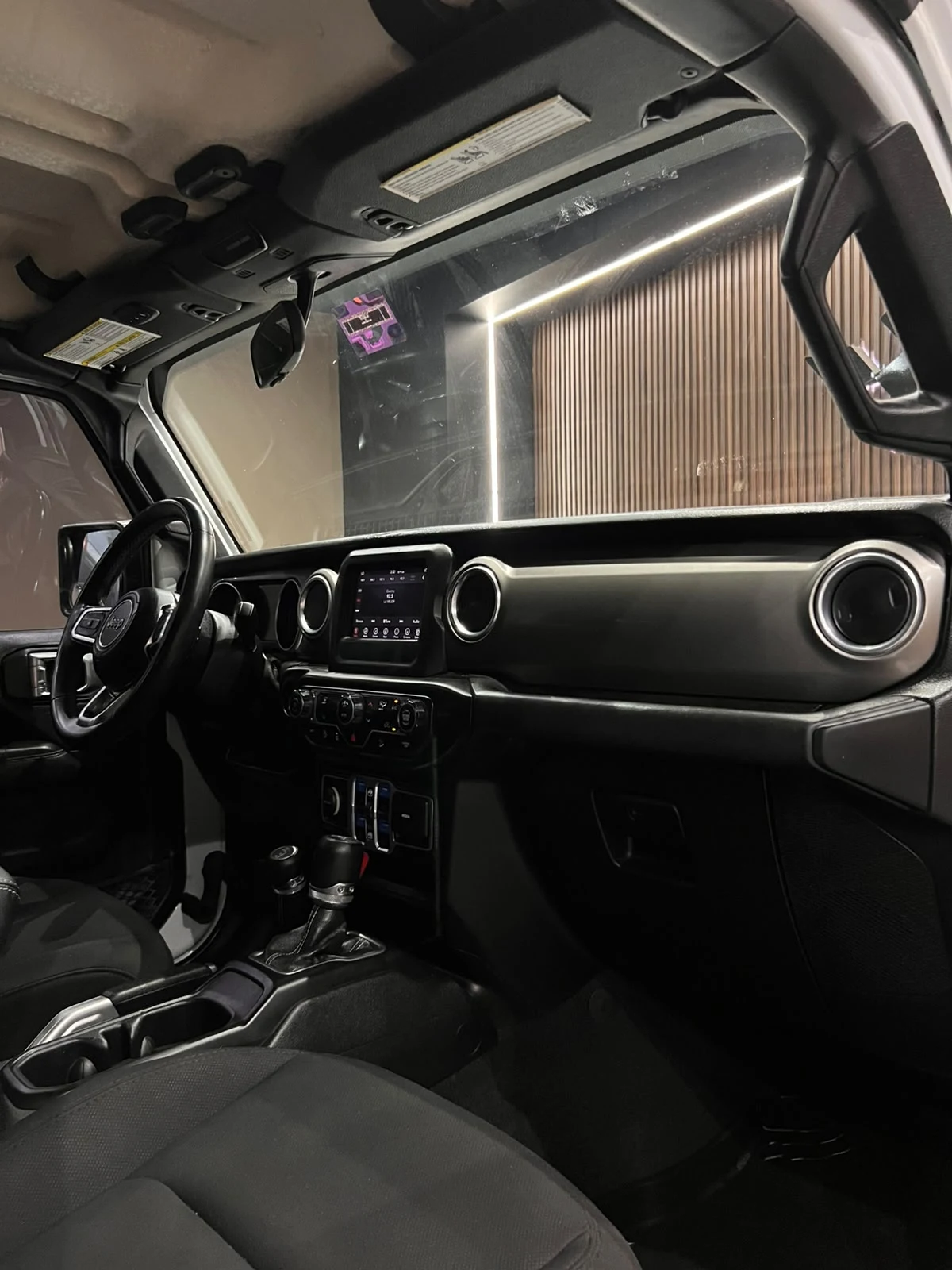 Jeep SAHARA 2018 - imagen 13