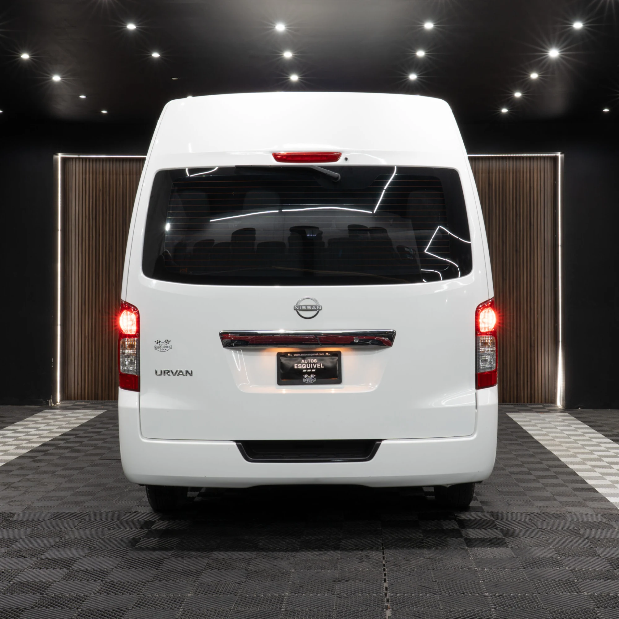 Nissan URVAN 2024 - imagen 17